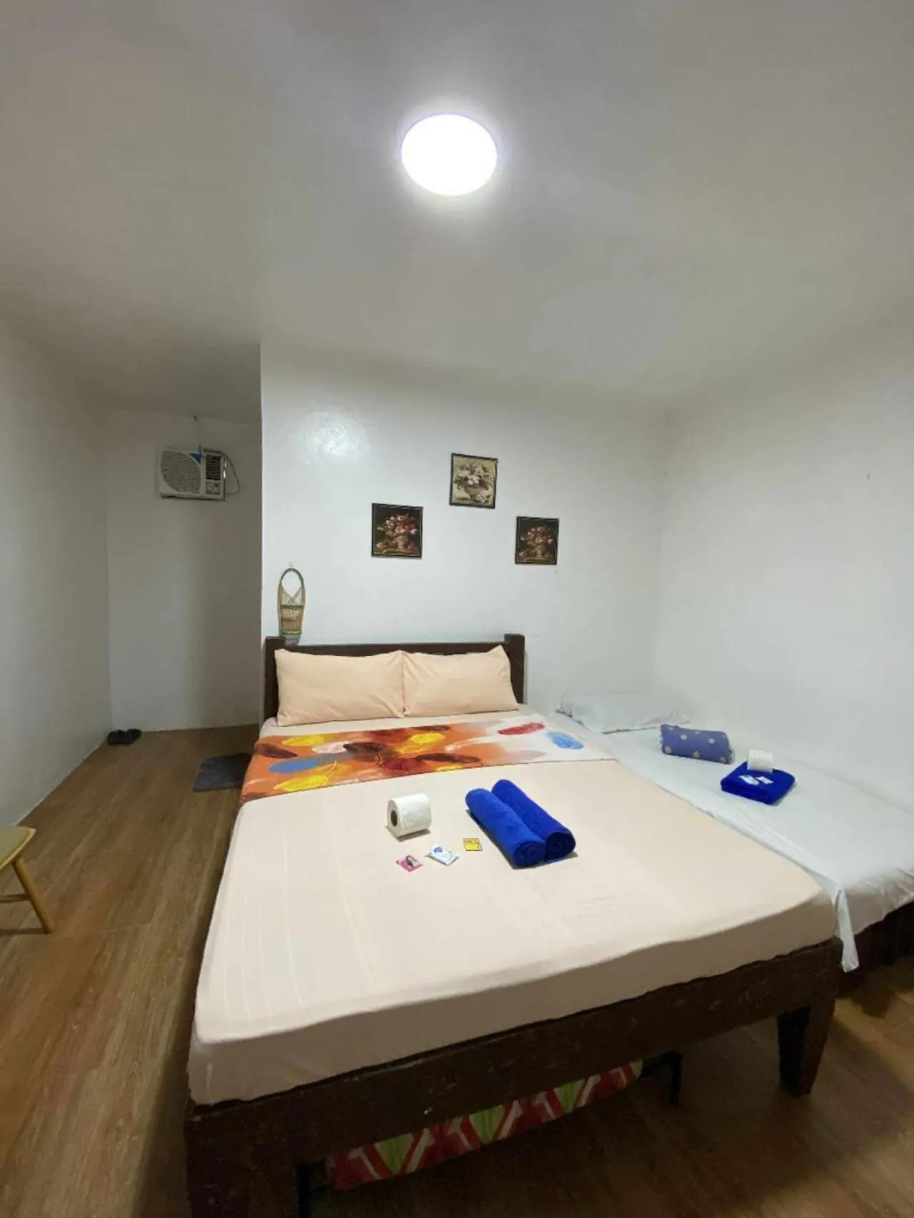 Bed in AlonaBeach Tourist Inn