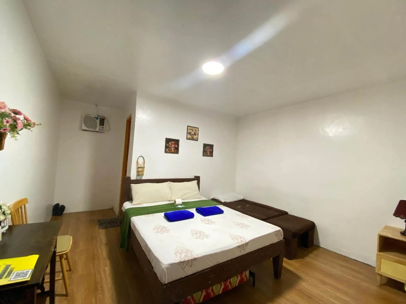 Bedroom, Bed in AlonaBeach Tourist Inn