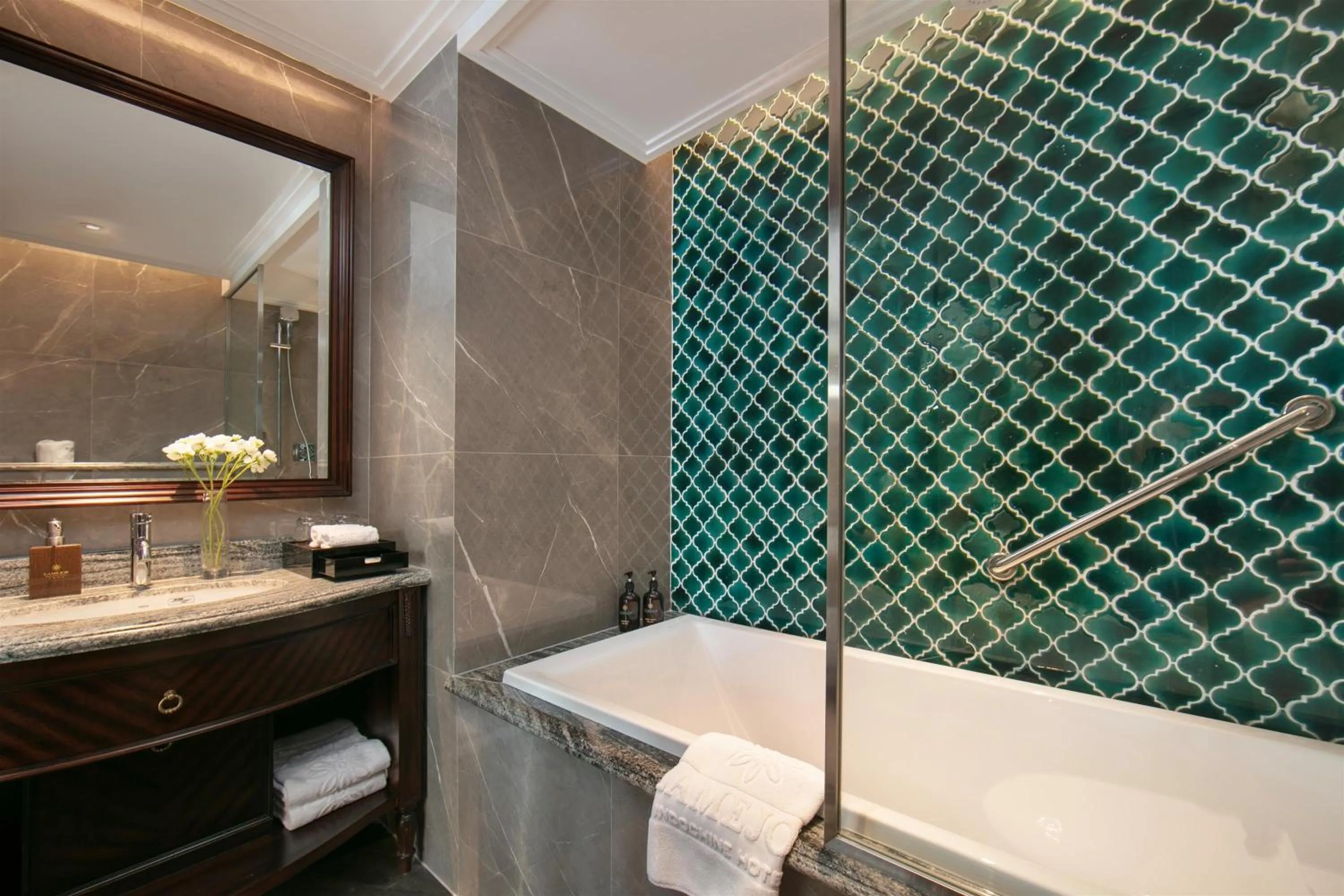 Bathroom in La Mejor Indochine Hotel