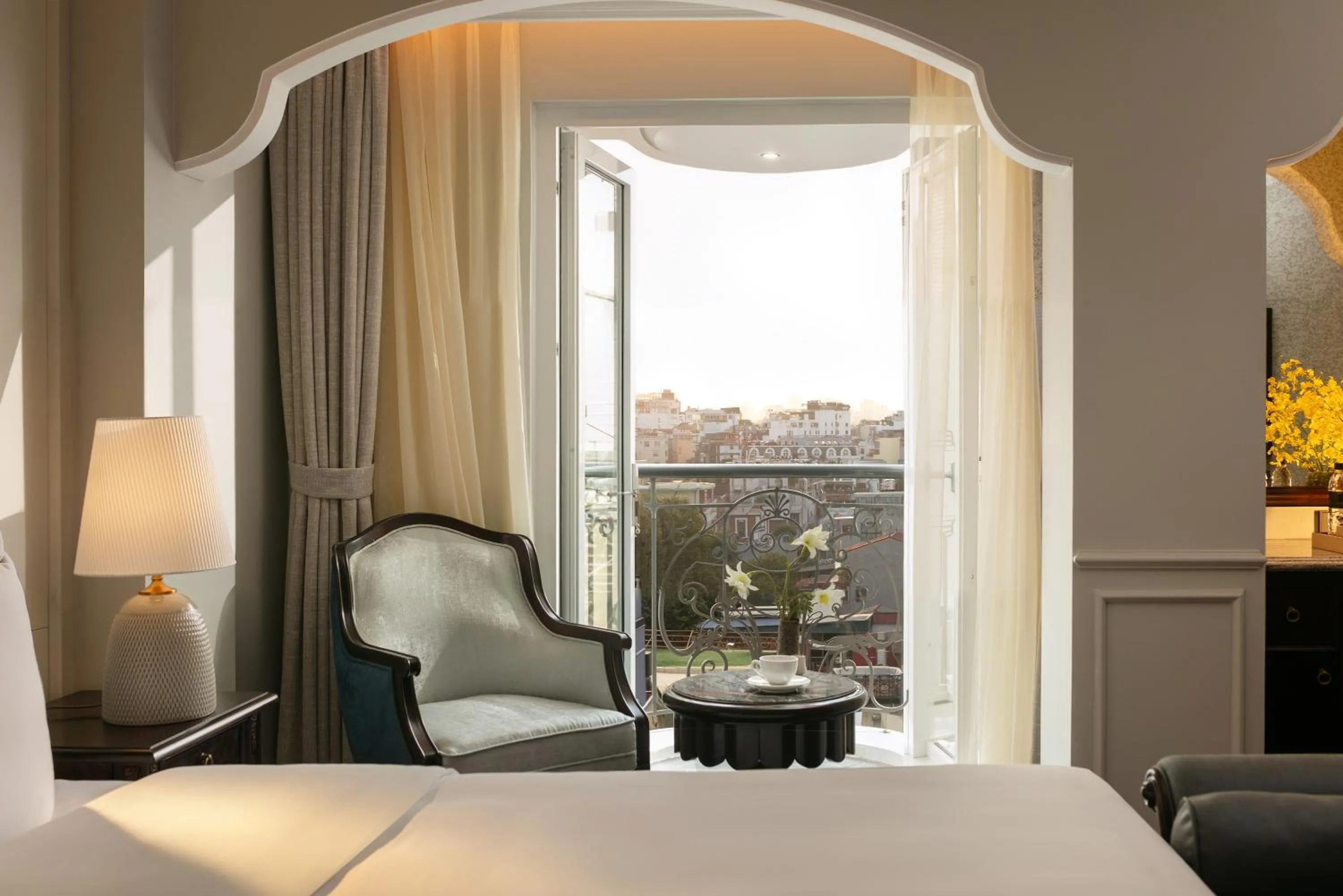 View (from property/room), Bed in La Mejor Indochine Hotel