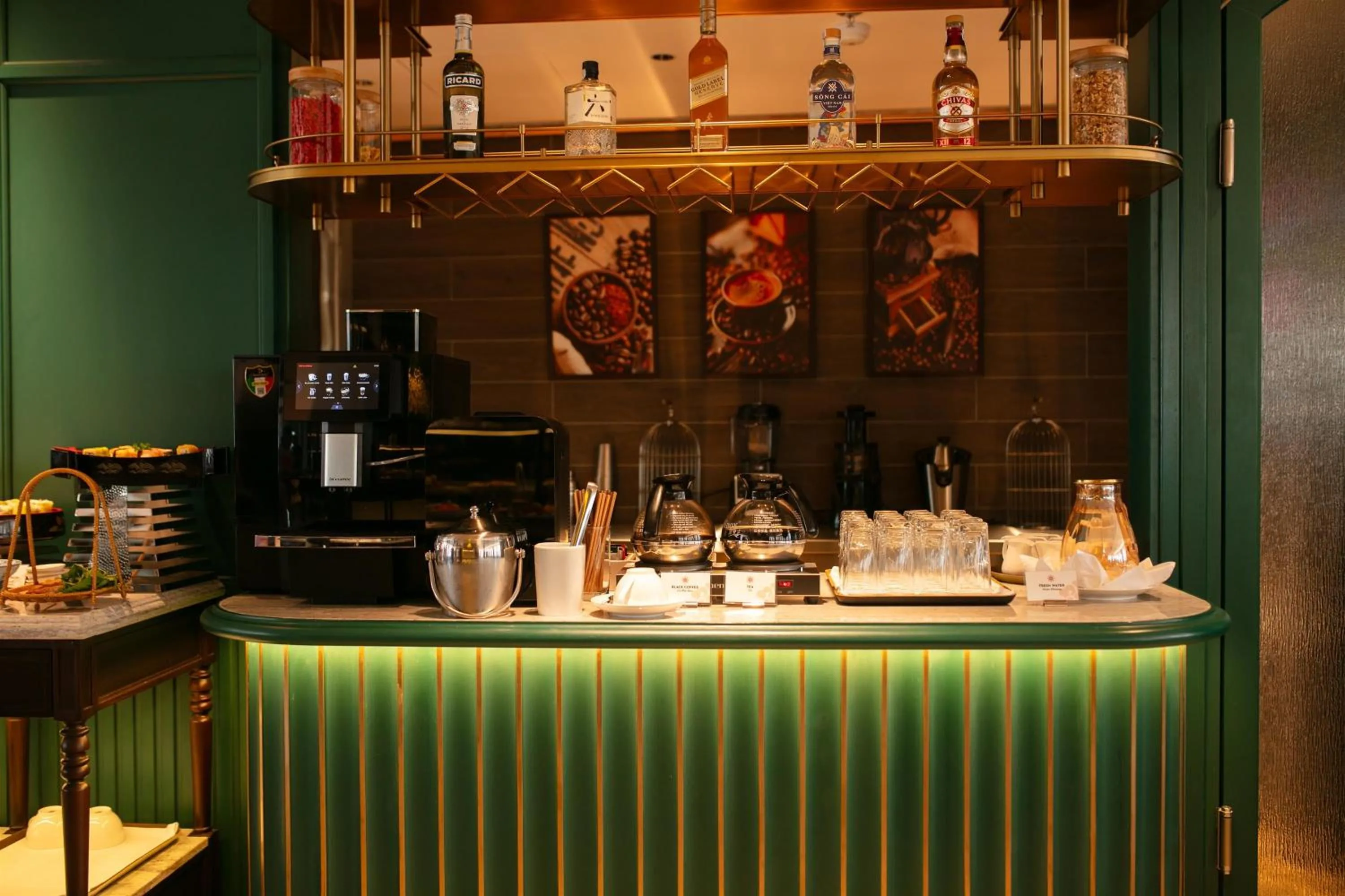Restaurant/places to eat in La Mejor Indochine Hotel