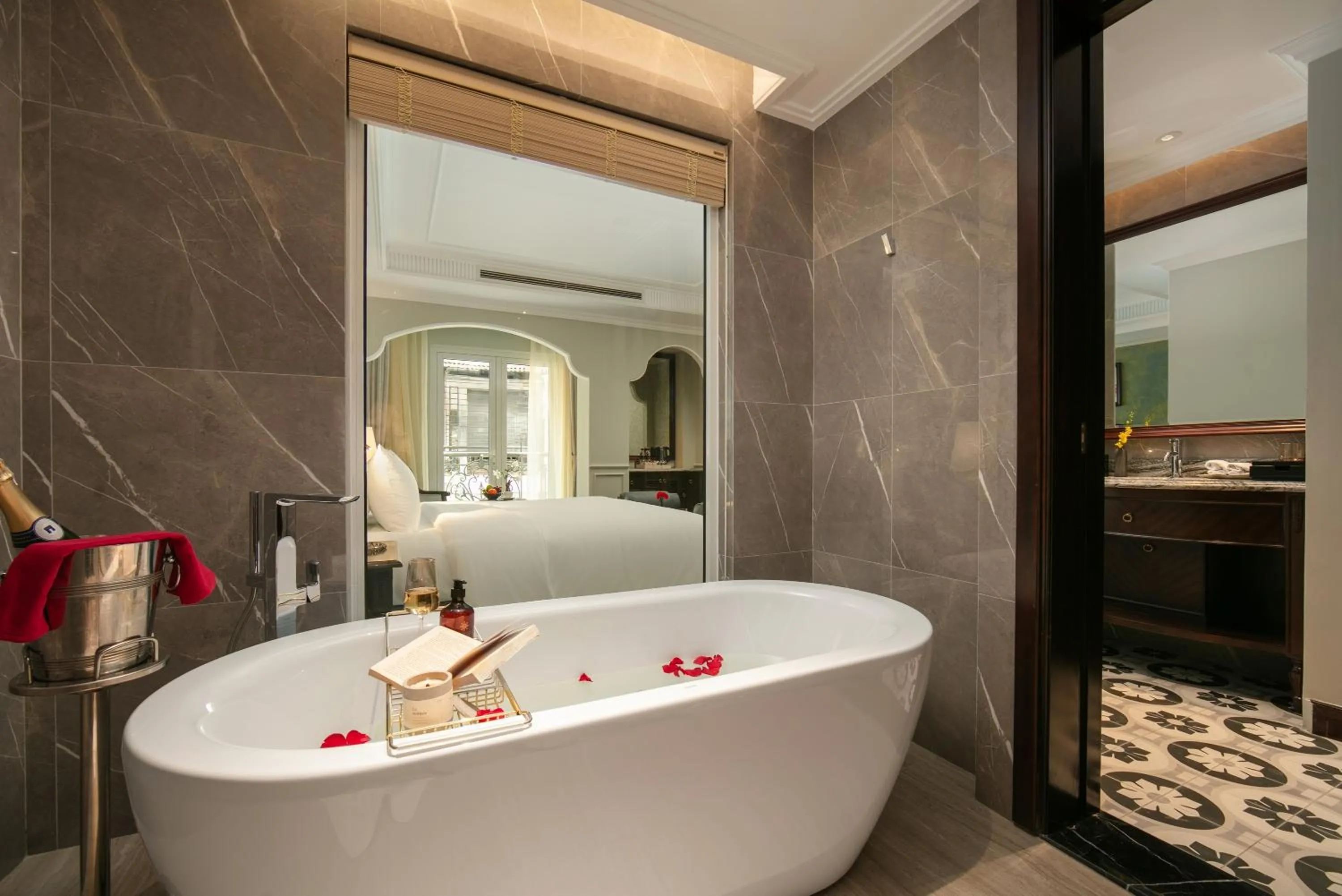 Bathroom in La Mejor Indochine Hotel