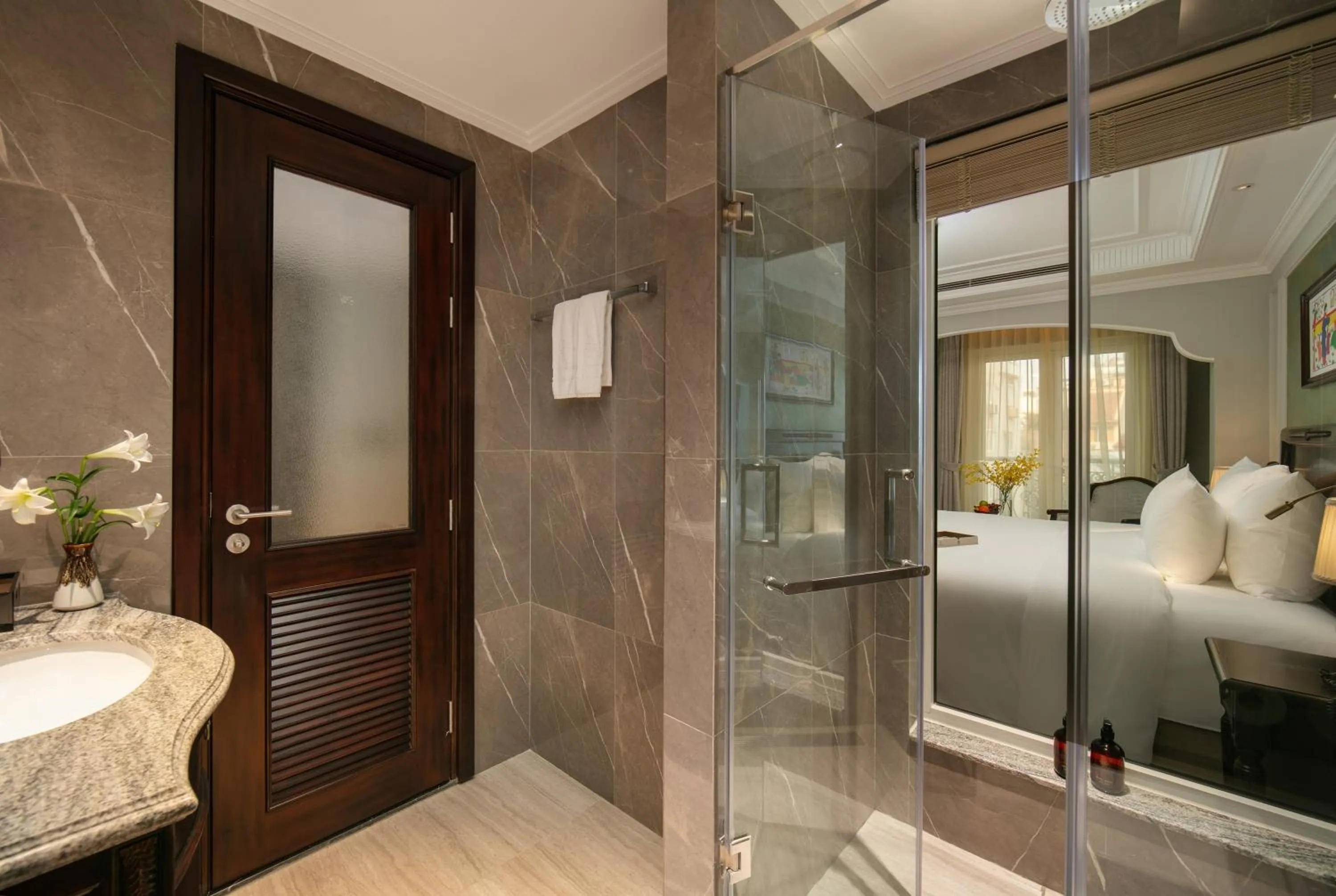 Shower in La Mejor Indochine Hotel