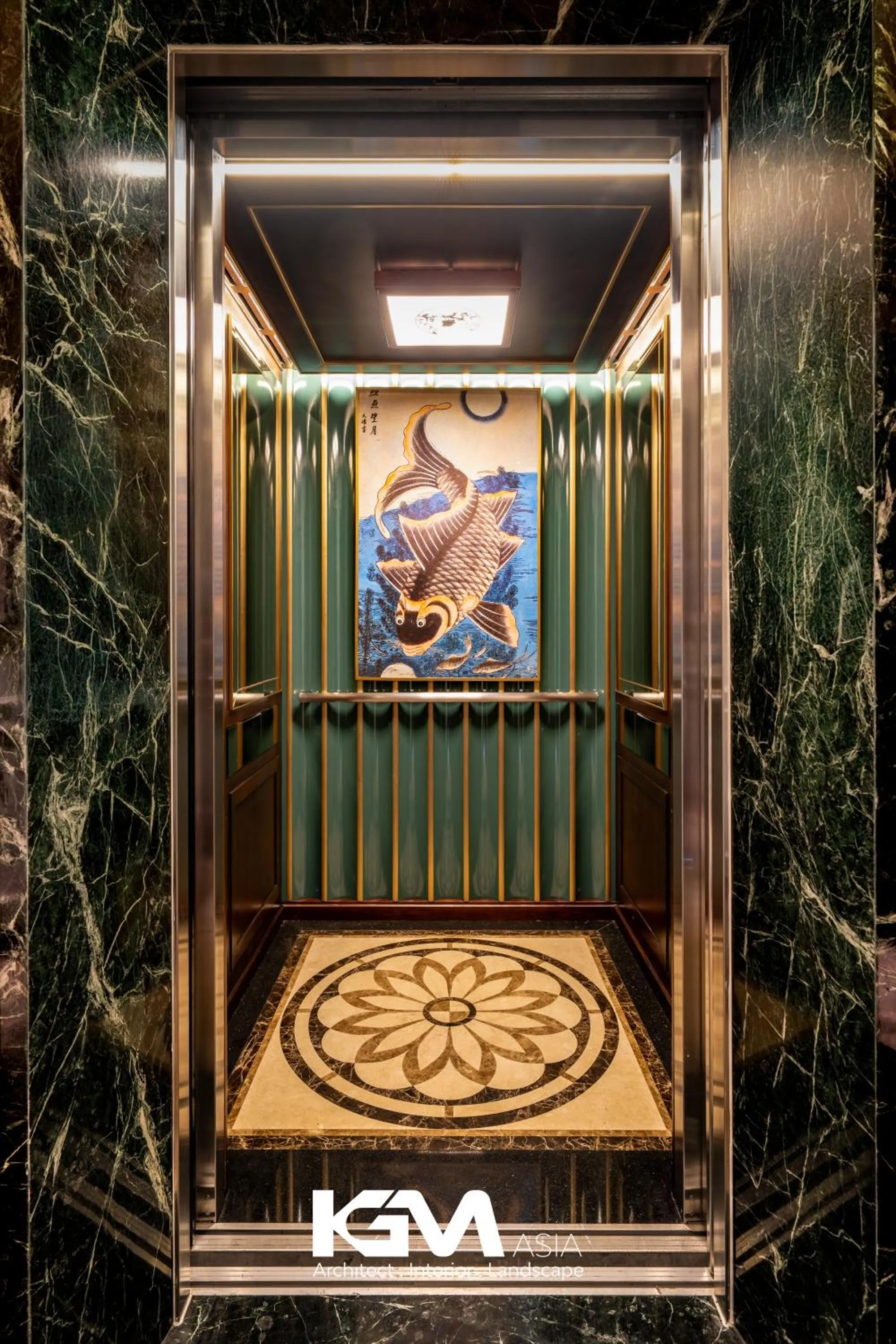 elevator in La Mejor Indochine Hotel