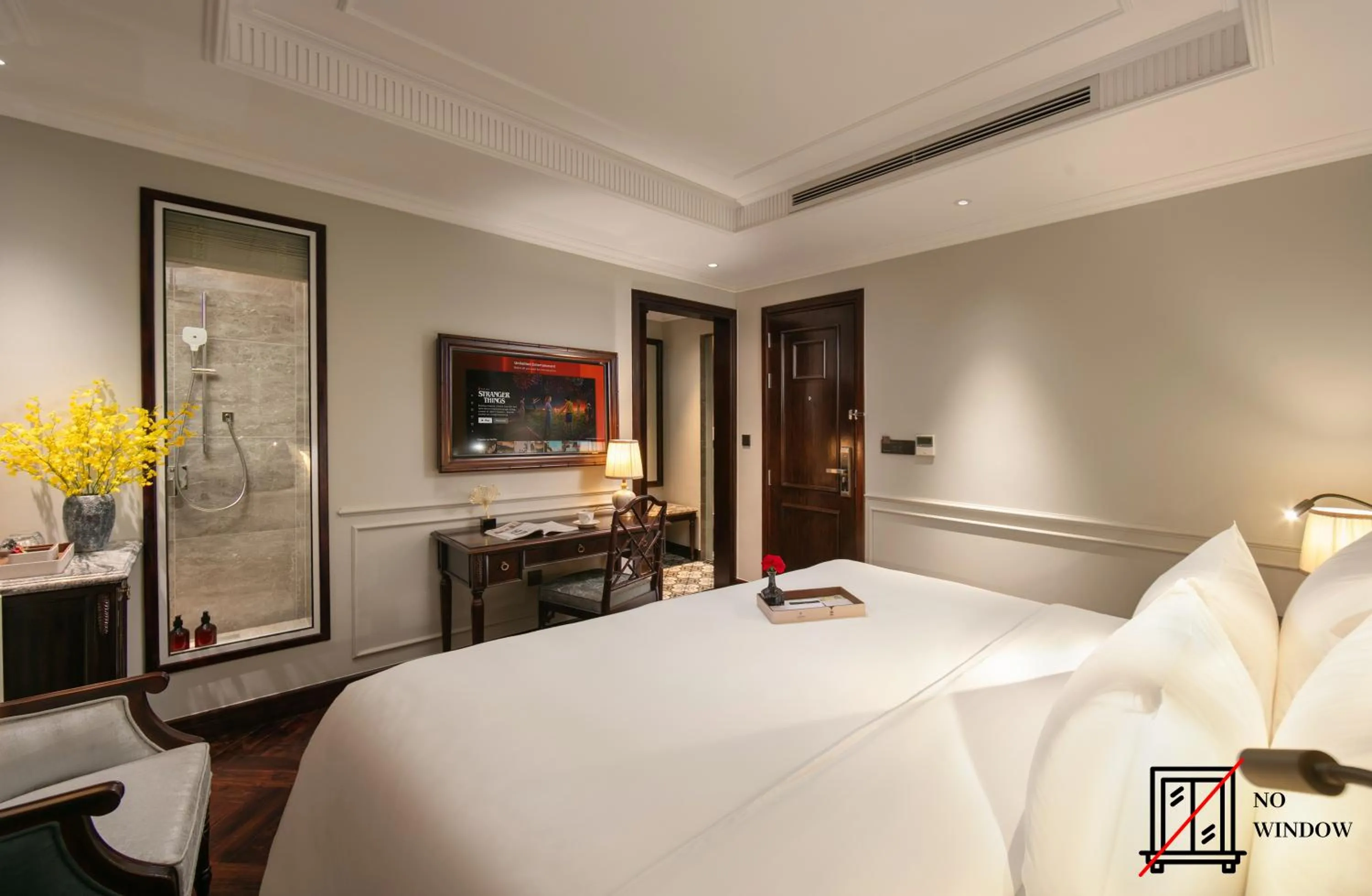 Bed in La Mejor Indochine Hotel