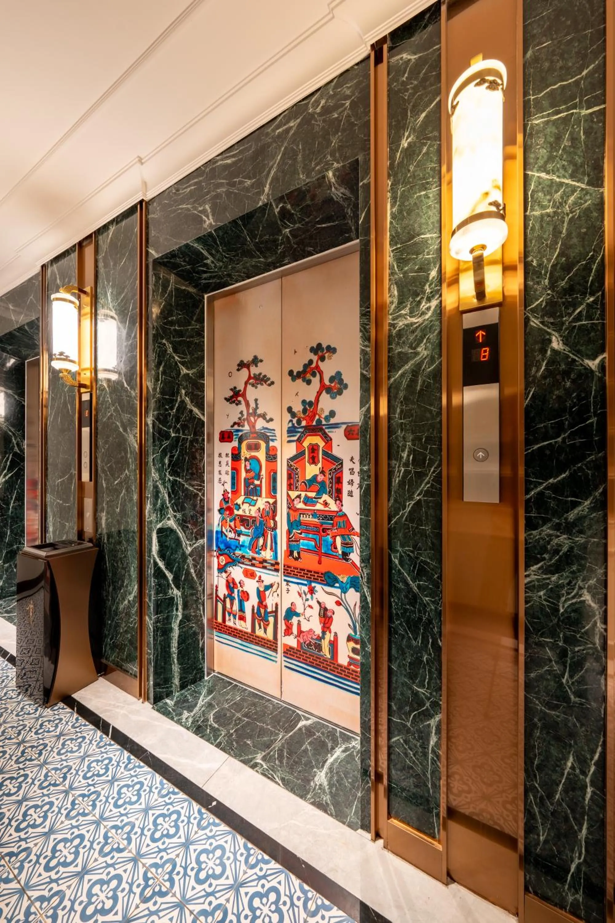 elevator in La Mejor Indochine Hotel