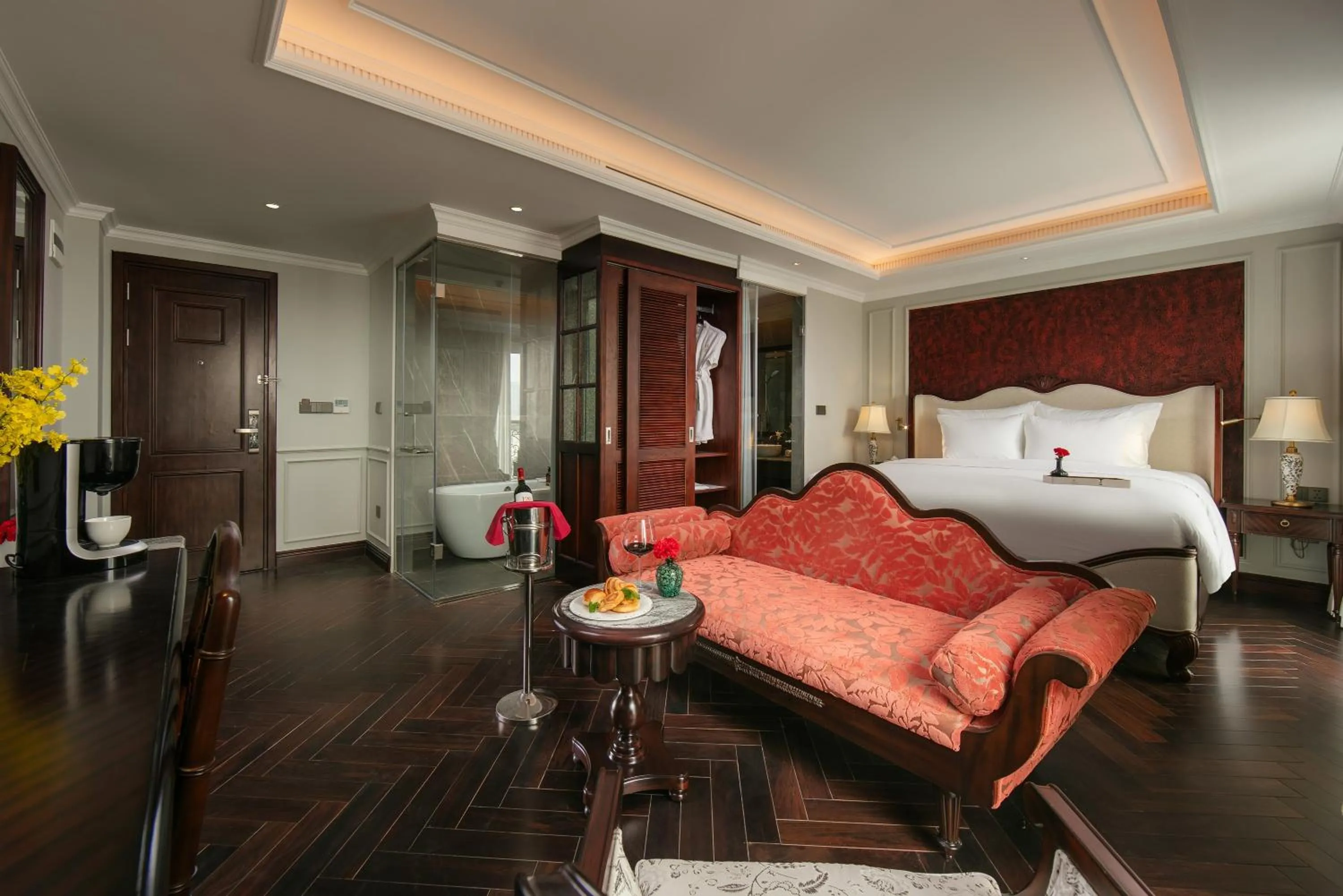 Bed in La Mejor Indochine Hotel