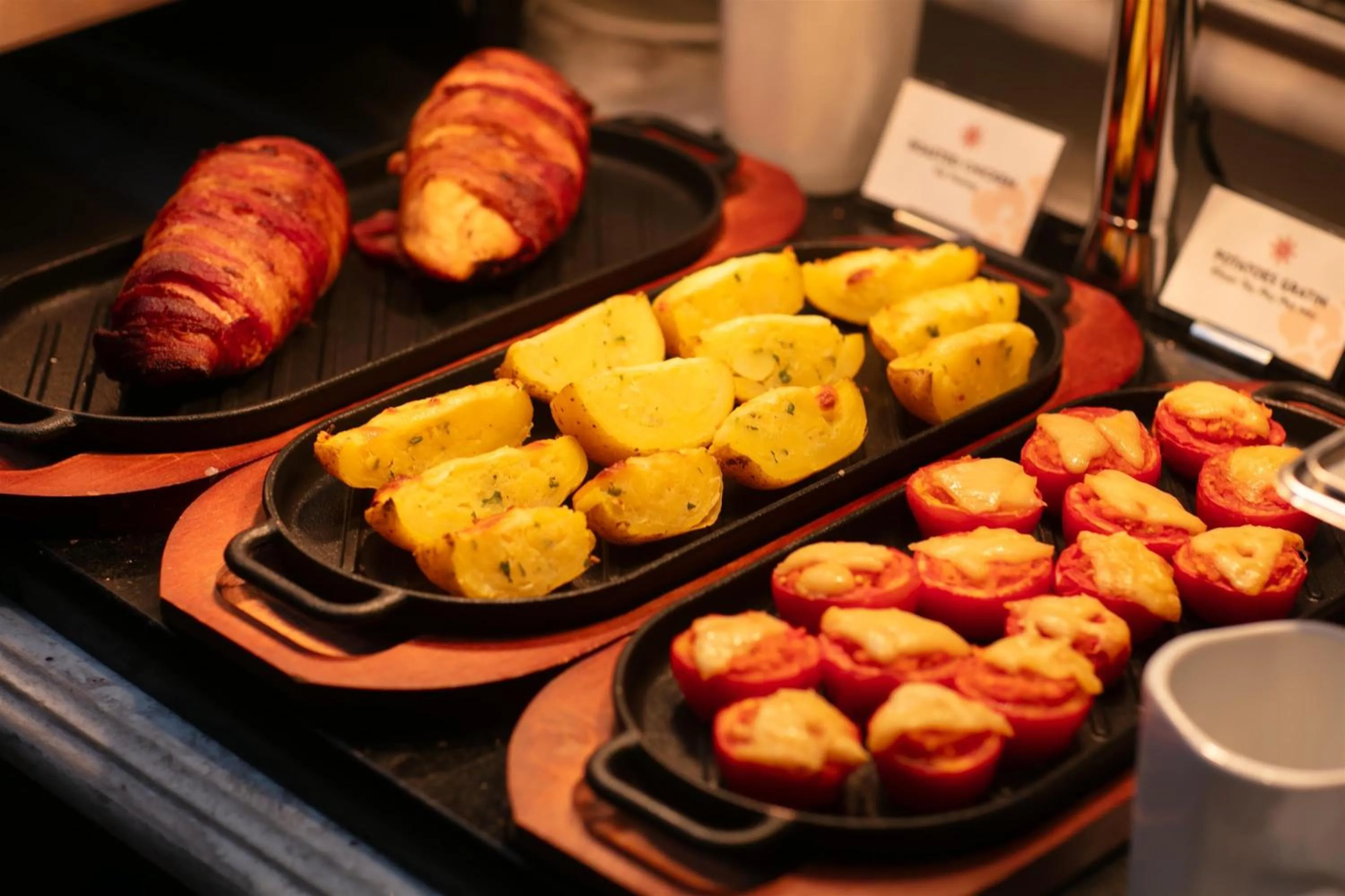 Buffet breakfast in La Mejor Indochine Hotel
