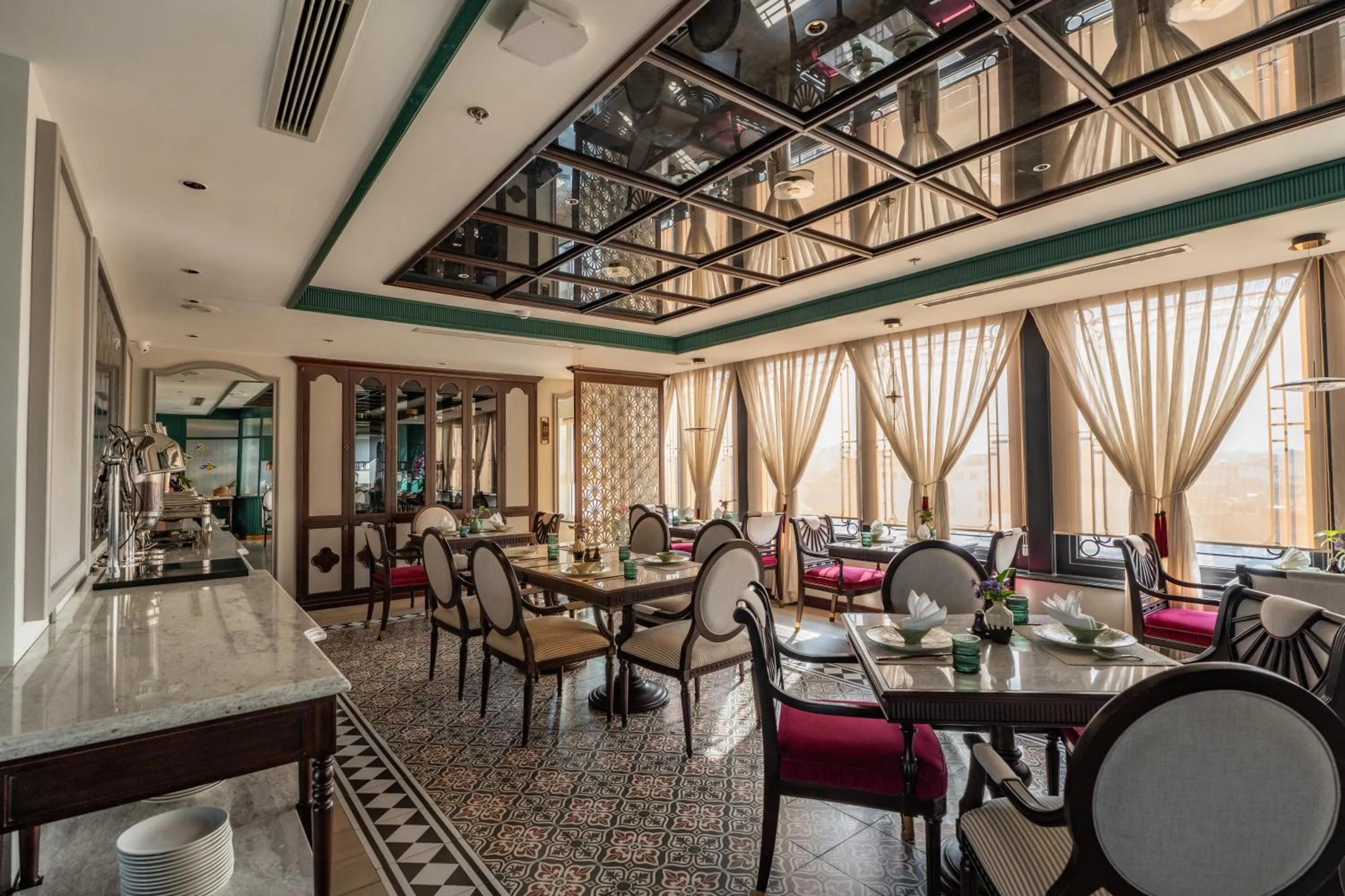 Restaurant/places to eat in La Mejor Indochine Hotel