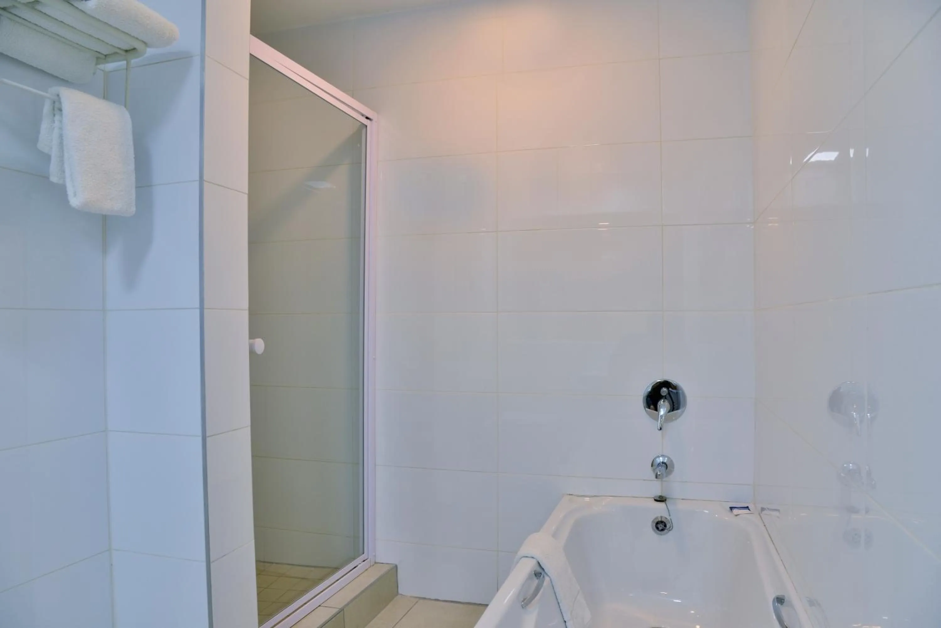 Shower in Cresta Oasis Hotel