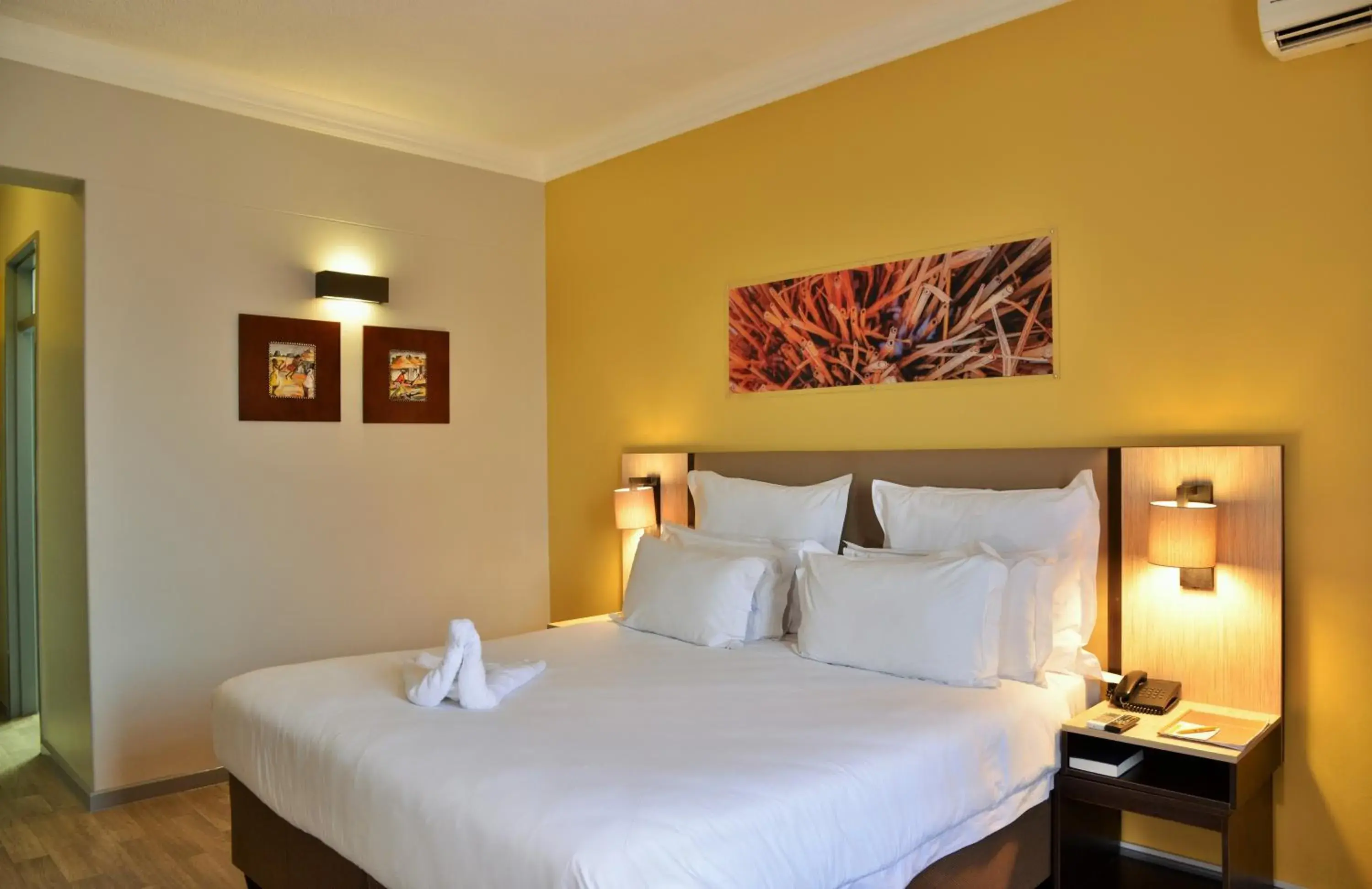 Bedroom, Bed in Cresta Oasis Hotel Bedroom, Bed in Cresta Oasis Hotel