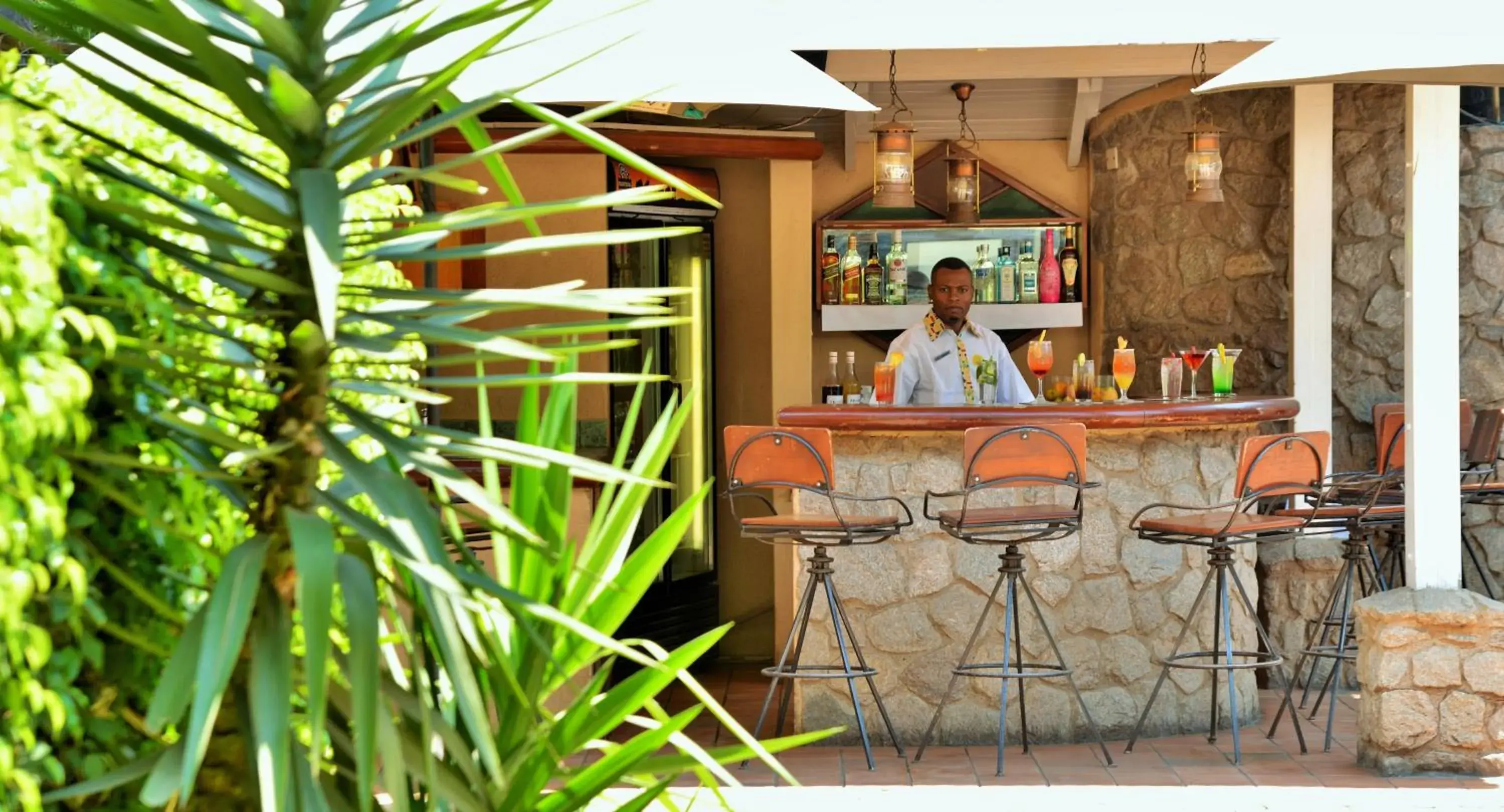 Lounge or bar in Cresta Oasis Hotel Lounge or bar in Cresta Oasis Hotel