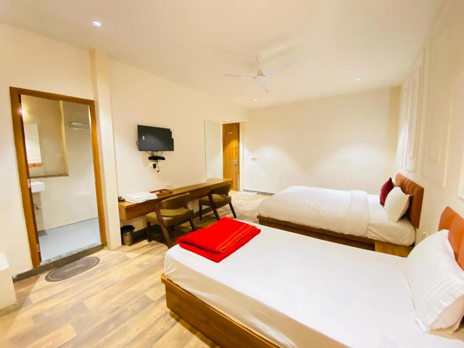 Photo of the whole room, Bed in Hotel Nikanshvee