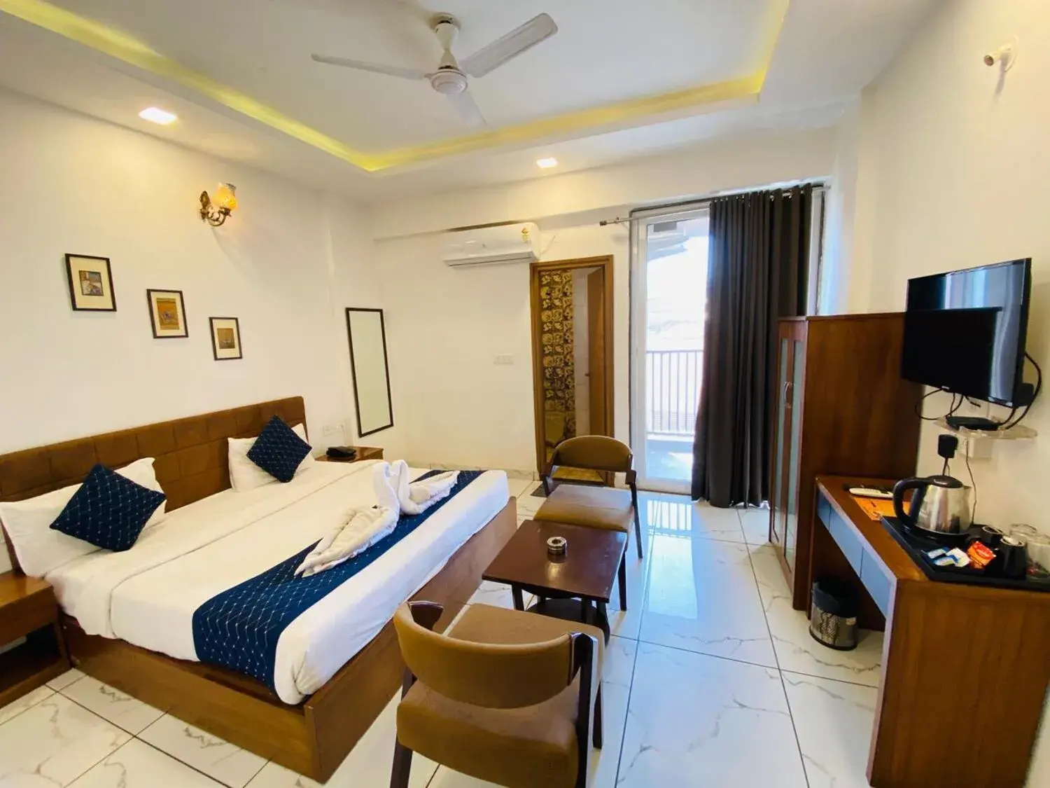 Photo of the whole room, Bed in Hotel Nikanshvee Photo of the whole room, Bed in Hotel Nikanshvee