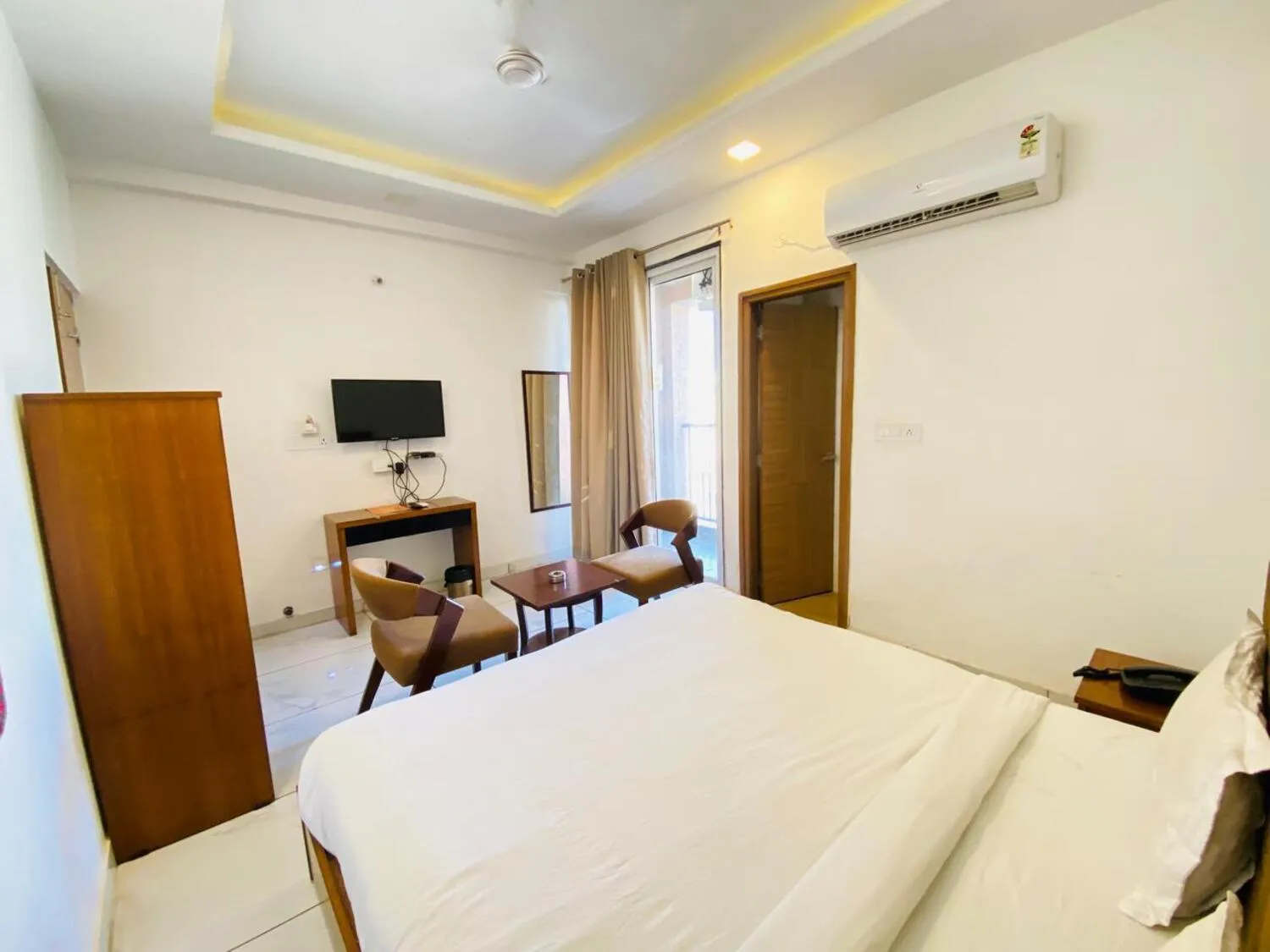 Photo of the whole room, Bed in Hotel Nikanshvee