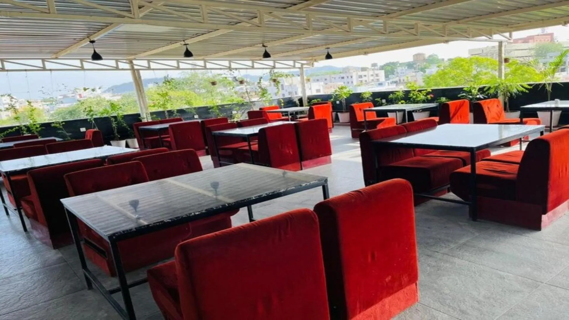 Restaurant/places to eat in Hotel Nikanshvee