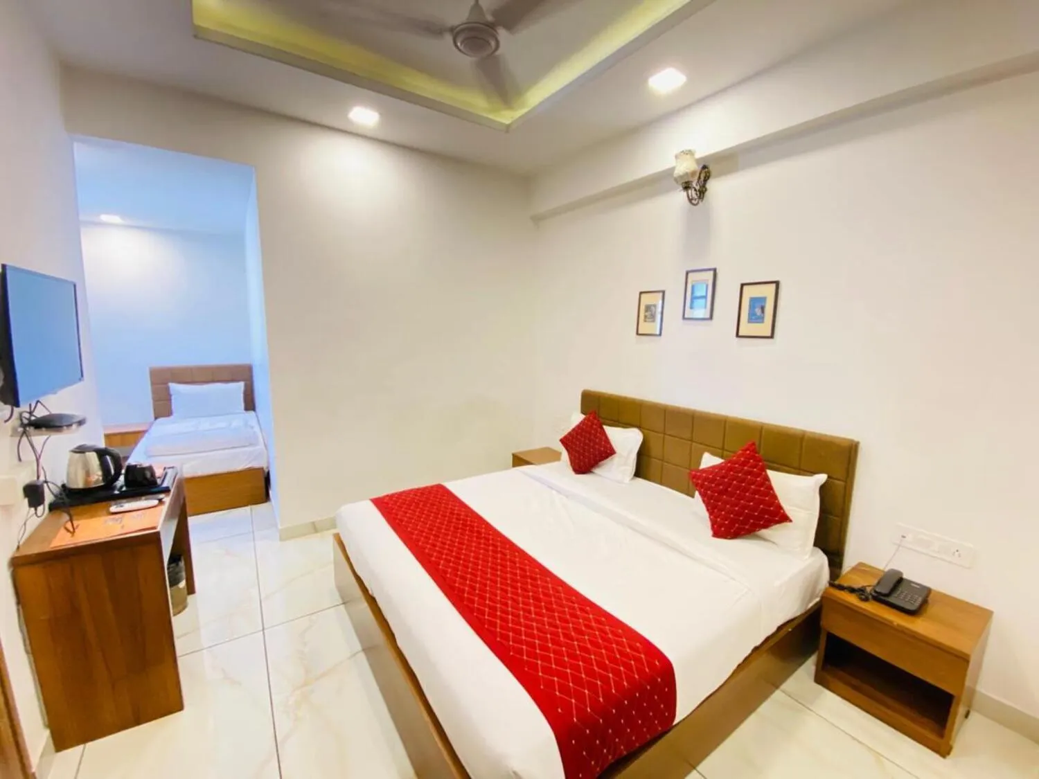 Photo of the whole room, Bed in Hotel Nikanshvee