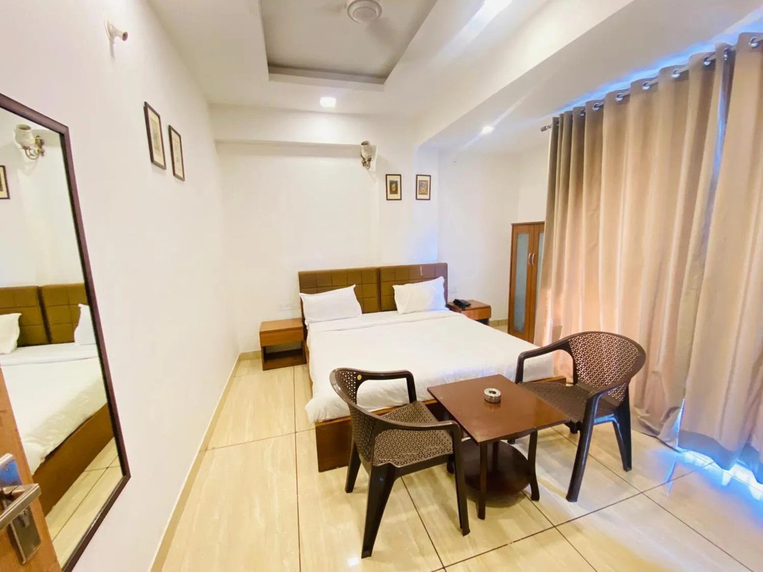 Photo of the whole room in Hotel Nikanshvee