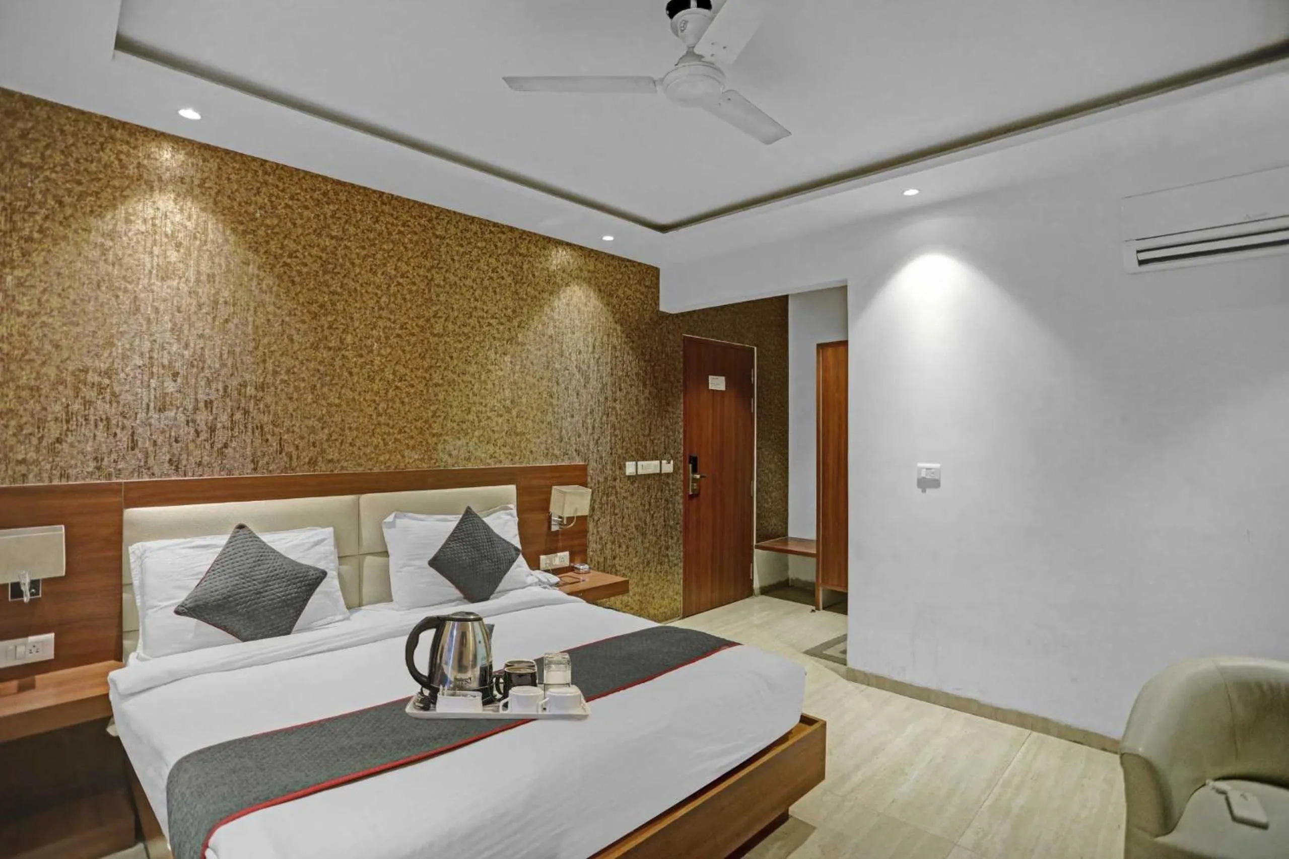 Bedroom, Bed in Hotel O by OYO Euro Near IGI Airport