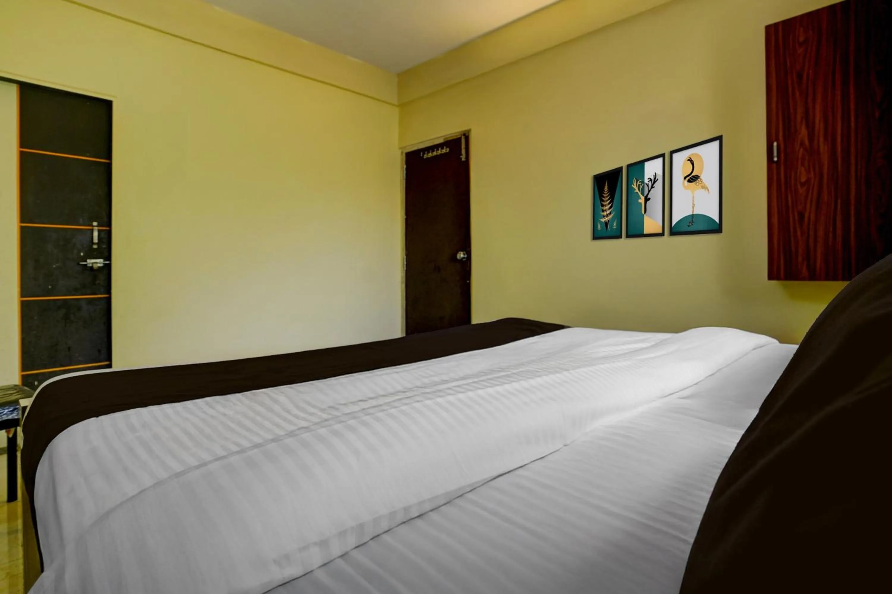 Bedroom, Bed in Super Hotel O Sainagar Shirdi Railway Junction Formerly Sai Vyankatesh Residency