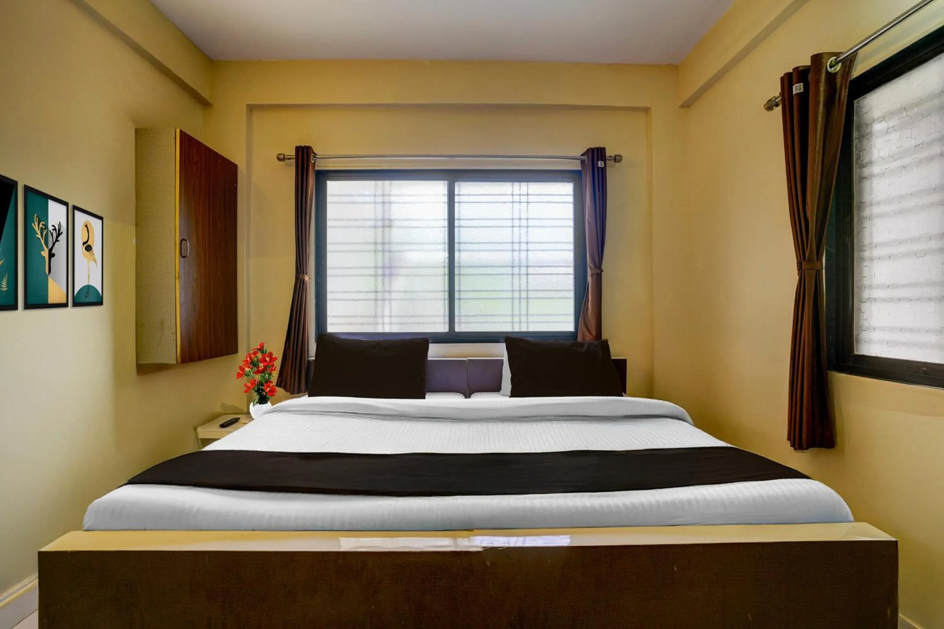 Bedroom, Bed in Hotel O Sainagar Shirdi Railway Junction Formerly Sai Vyankatesh Residency