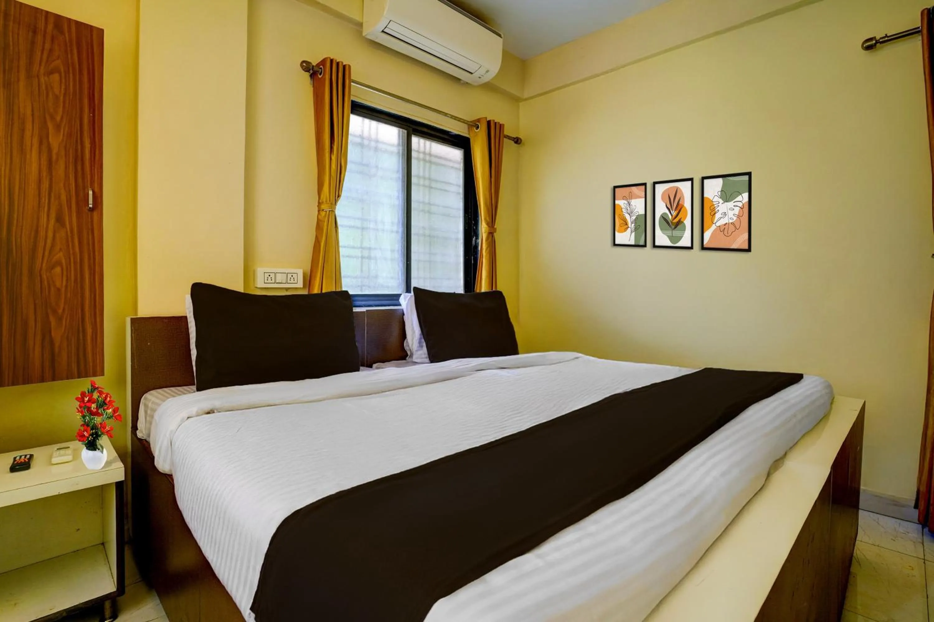 Bedroom, Bed in Hotel O Sainagar Shirdi Railway Junction Formerly Sai Vyankatesh Residency