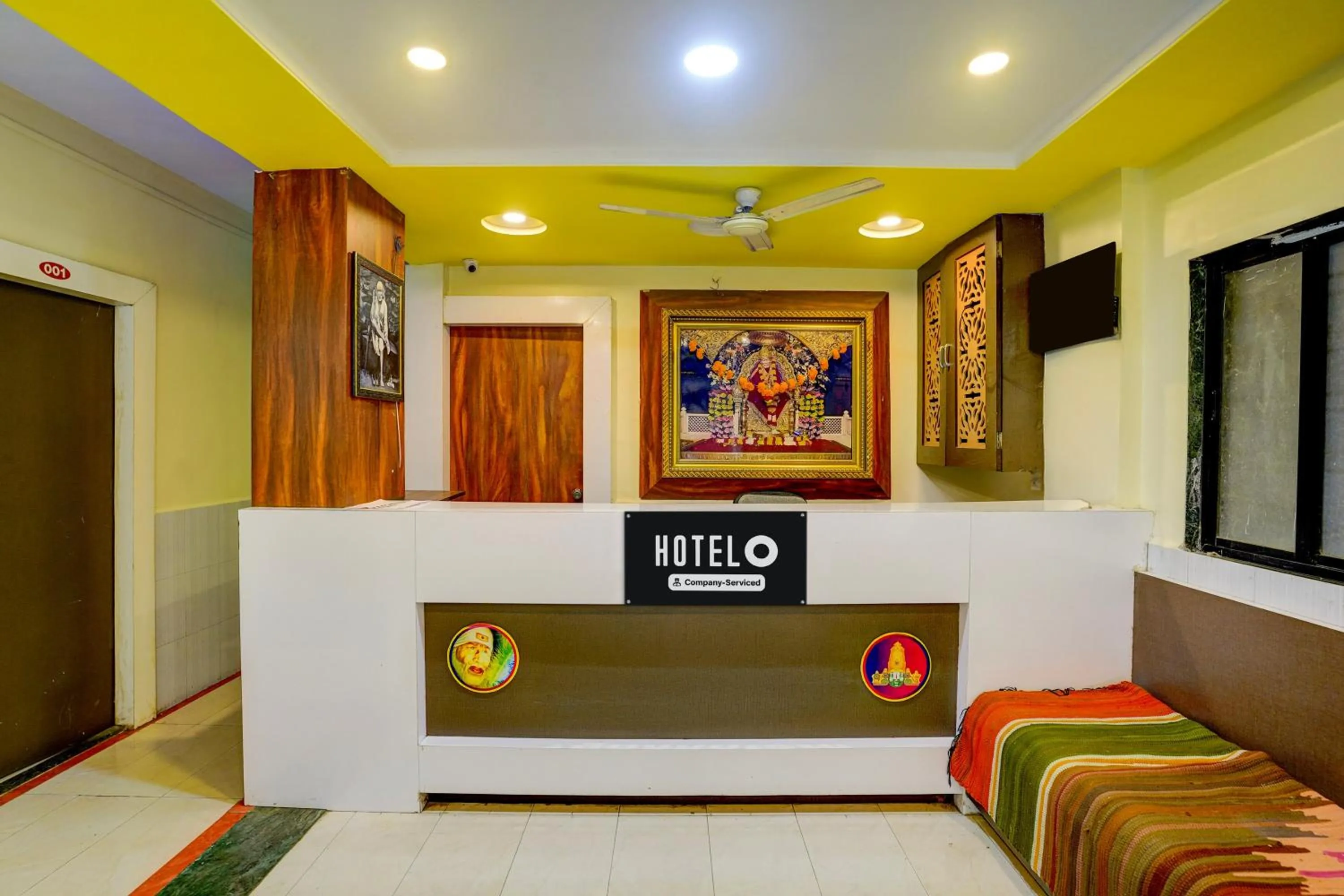 Lobby or reception in Super Hotel O Sainagar Shirdi Railway Junction Formerly Sai Vyankatesh Residency