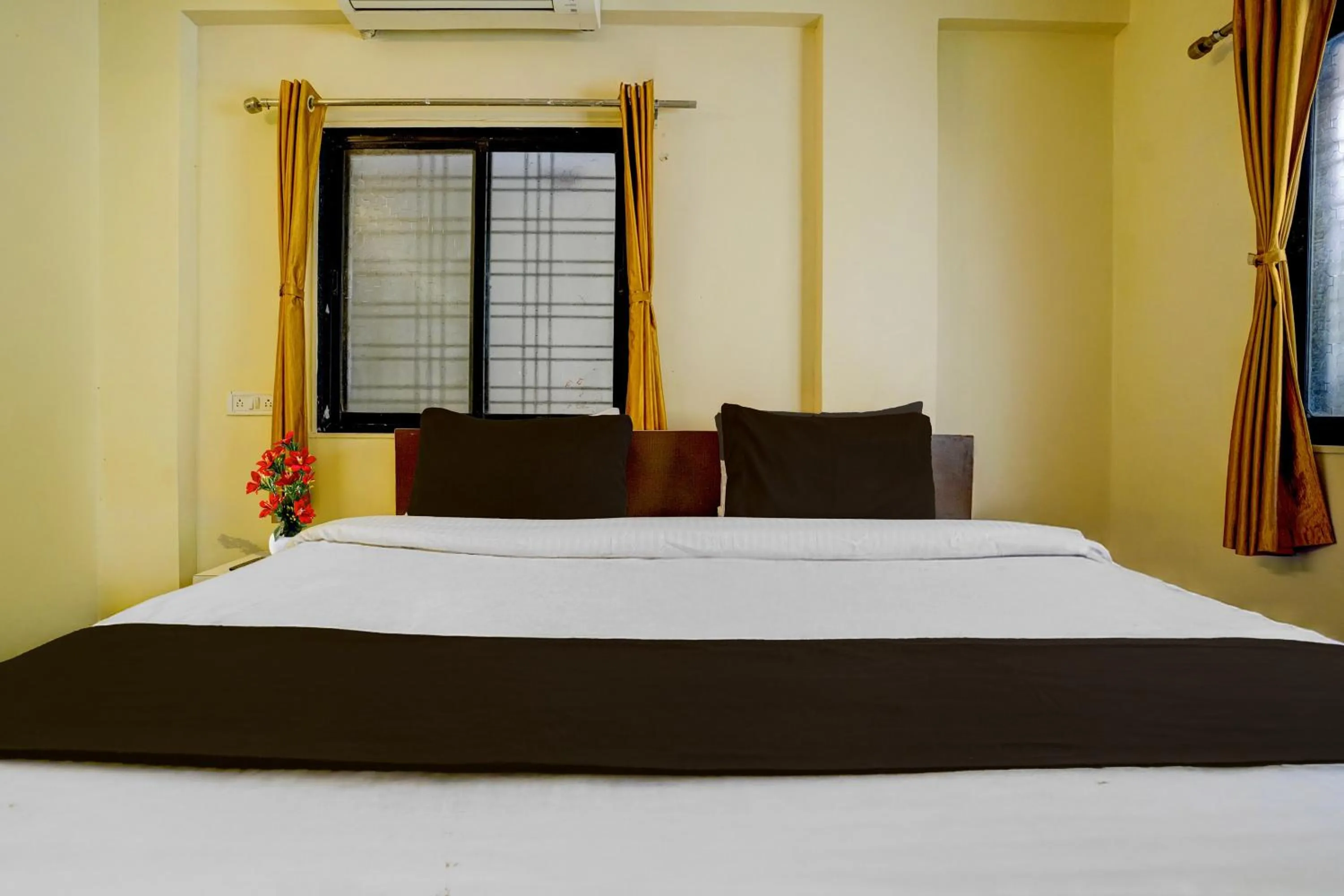 Bedroom, Bed in Hotel O Sainagar Shirdi Railway Junction Formerly Sai Vyankatesh Residency