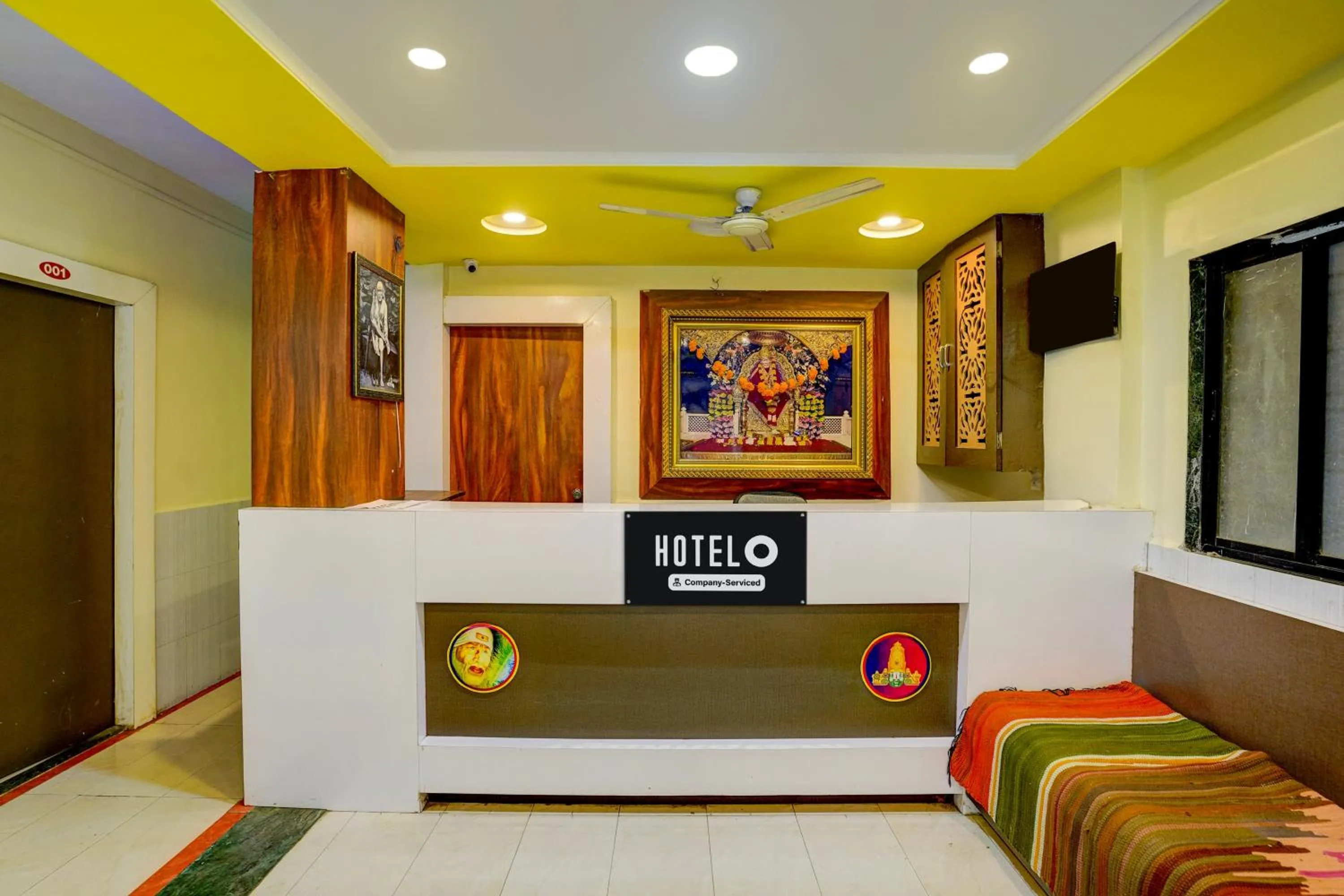 Lobby or reception in Hotel O Sainagar Shirdi Railway Junction Formerly Sai Vyankatesh Residency