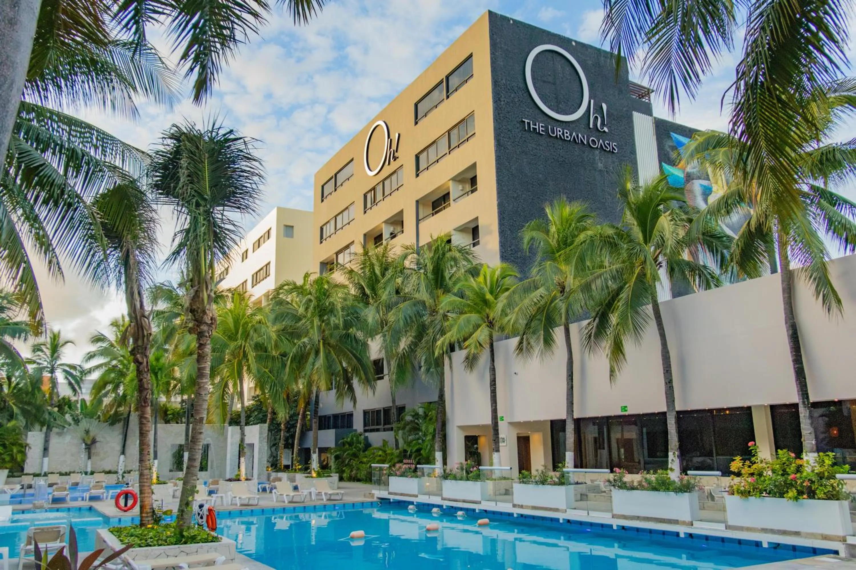 Swimming pool in Oh! Cancun - The Urban Oasis & Beach Club