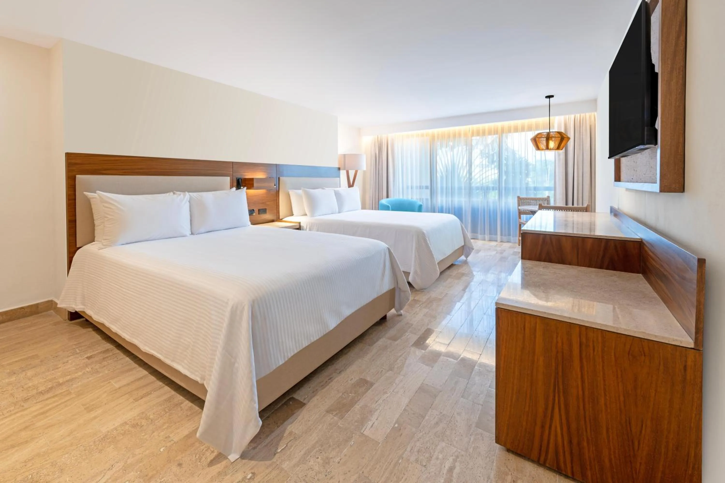 Photo of the whole room, Bed in Oh! Cancun - The Urban Oasis & Beach Club