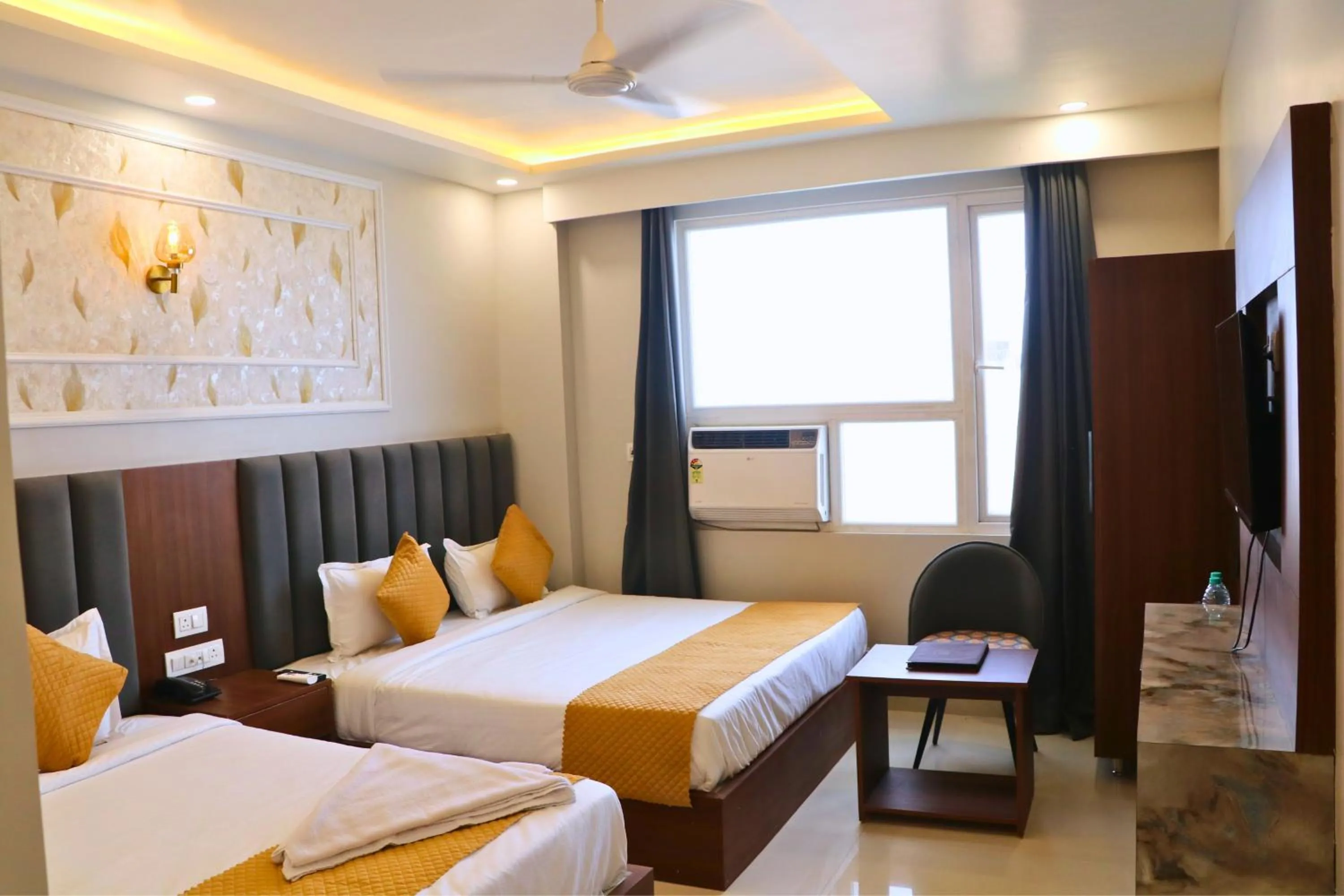 Photo of the whole room, Bed in The Aurum Park Haridwar