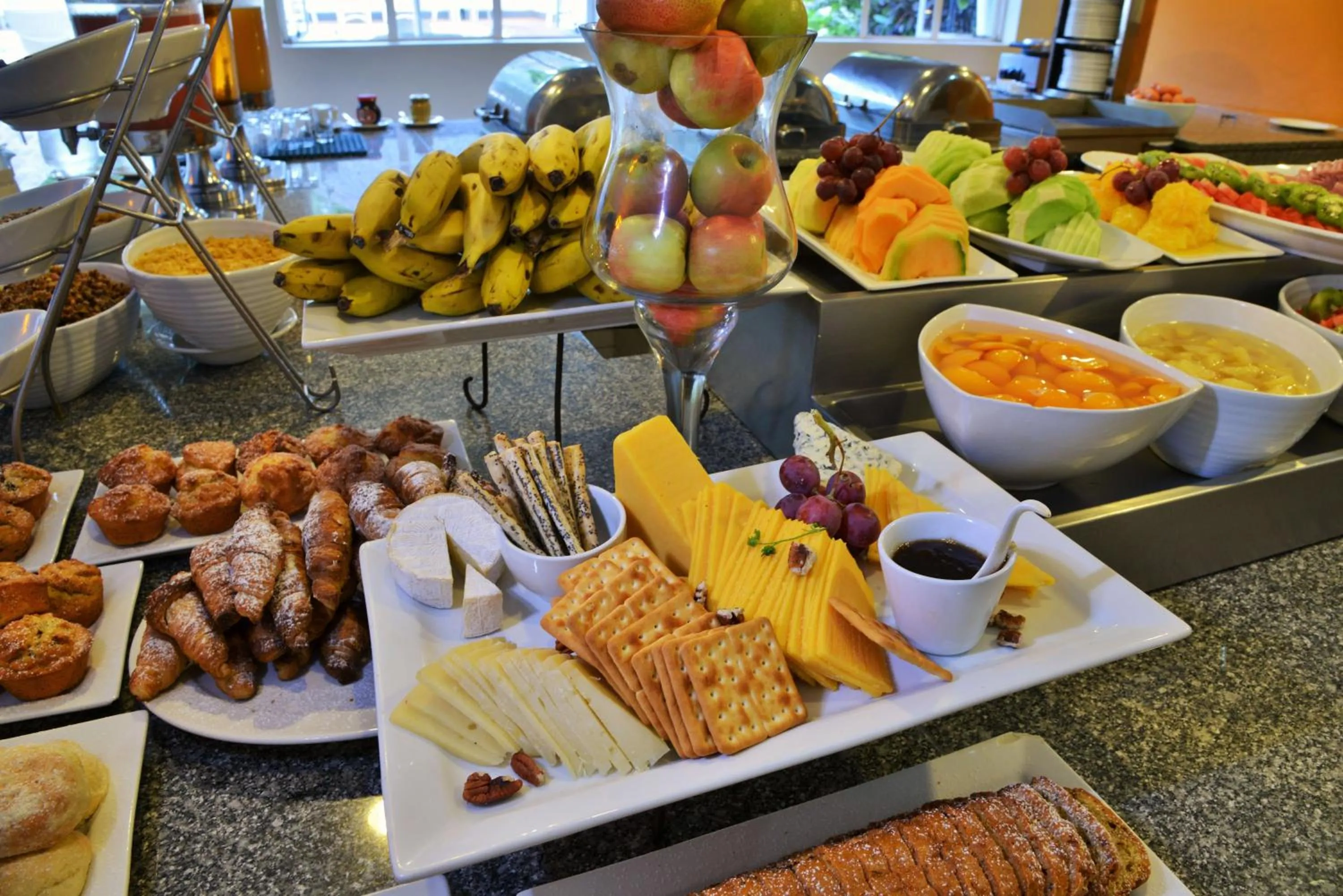 Food and drinks in Cresta Sprayview Victoria Falls