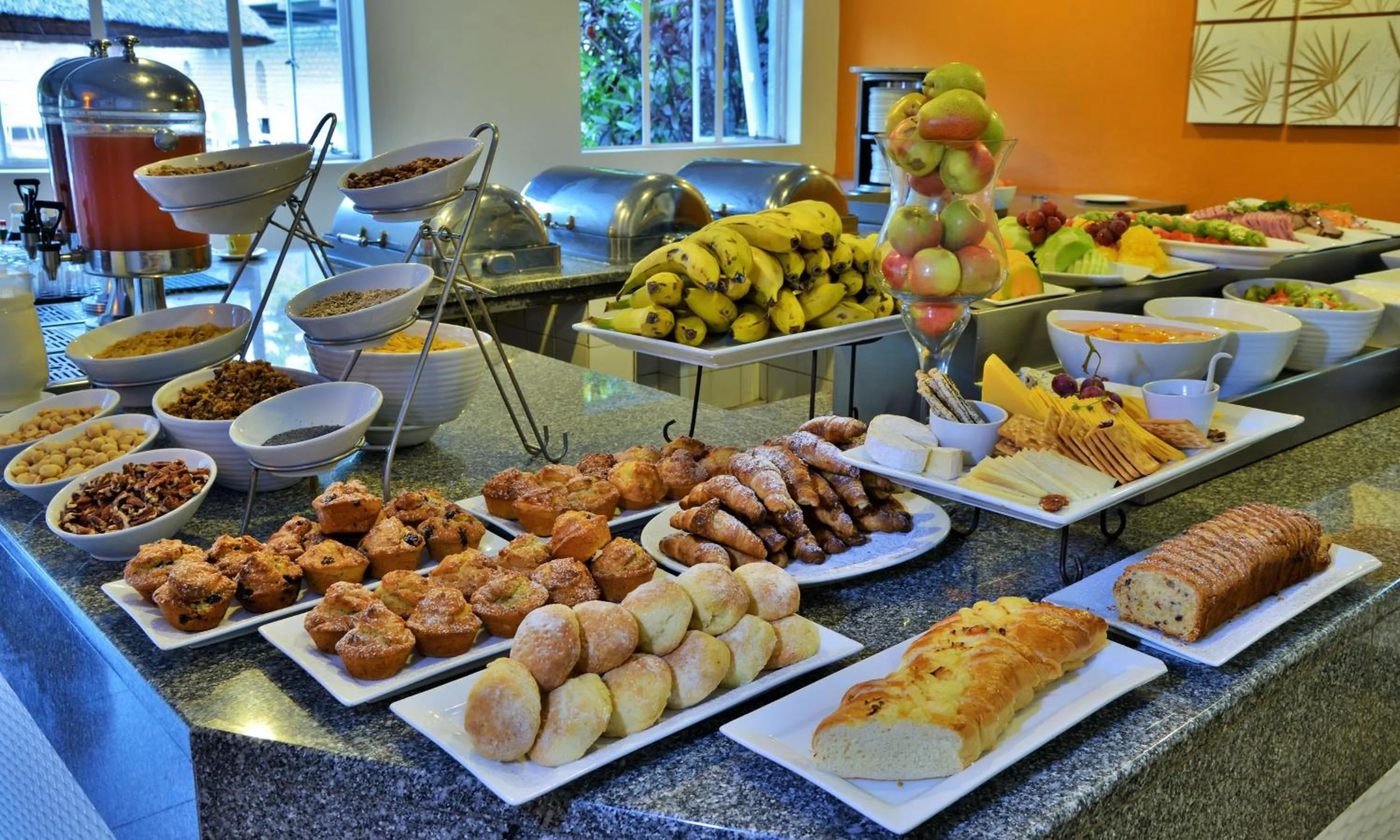 Food and drinks in Cresta Sprayview Victoria Falls