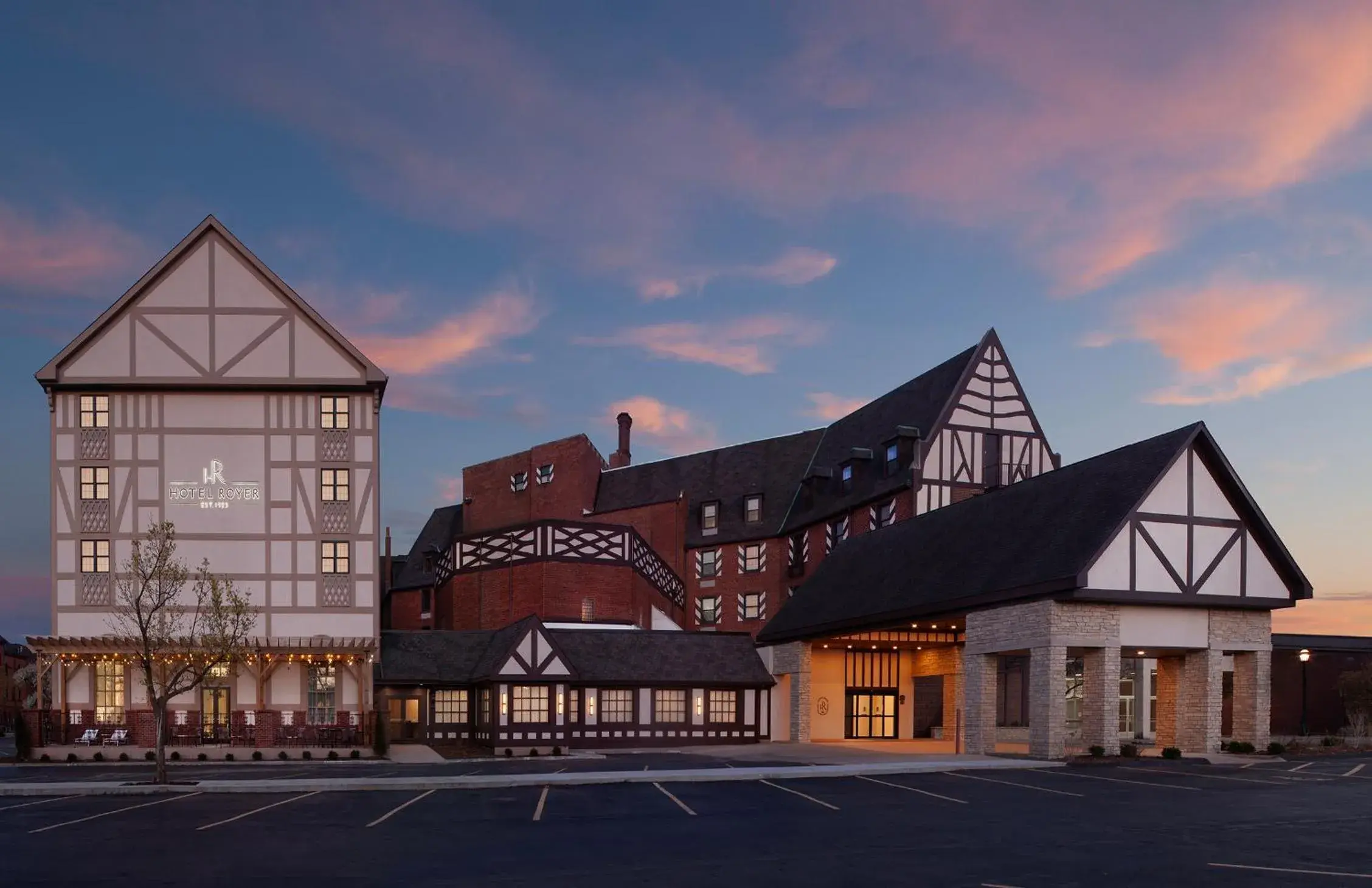 Property building in Hotel Royer Urbana Champaign, Tapestry Collection by Hilton Property building in Hotel Royer Urbana Champaign, Tapestry Collection by Hilton