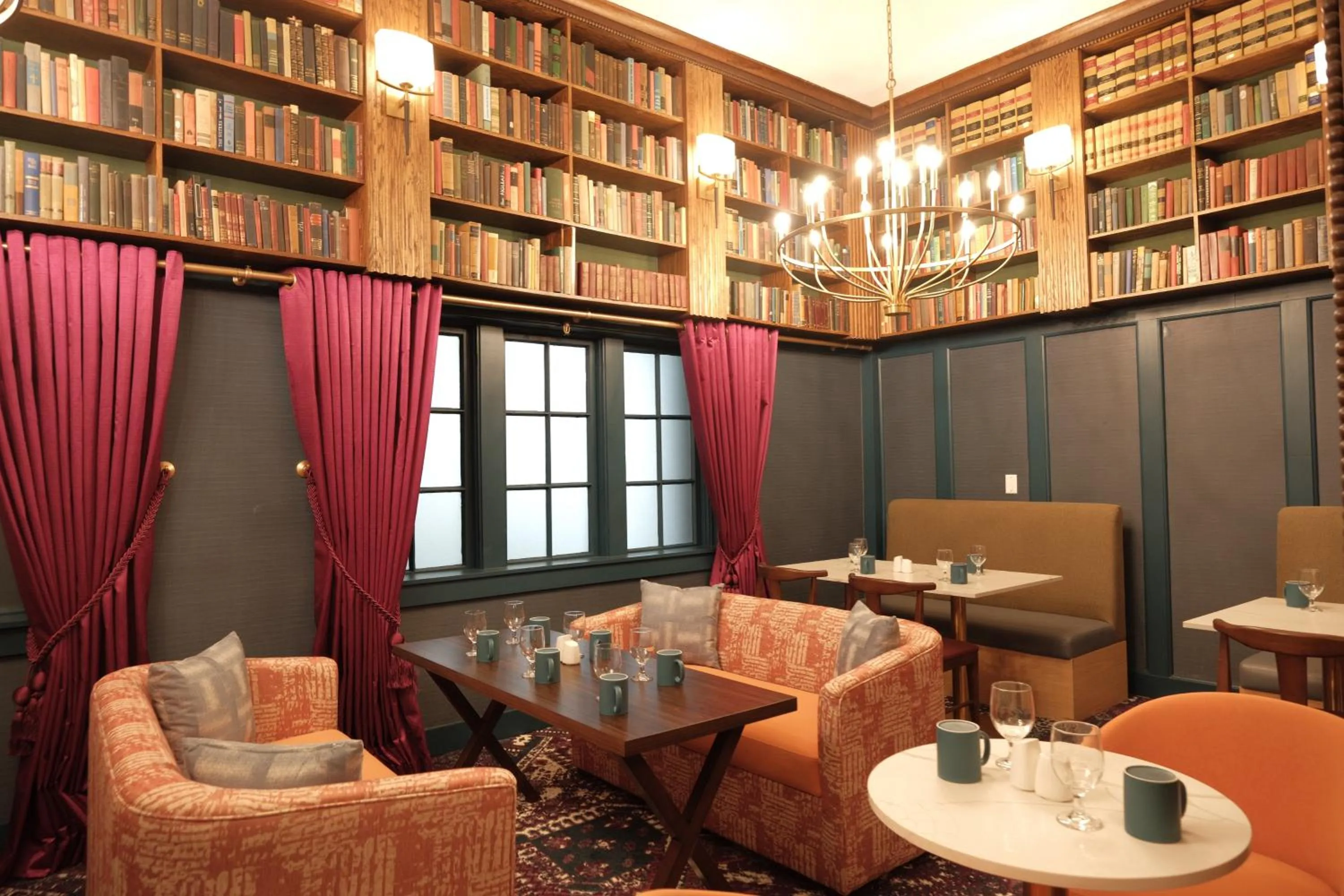 Restaurant/places to eat in Hotel Royer Urbana Champaign, Tapestry Collection by Hilton