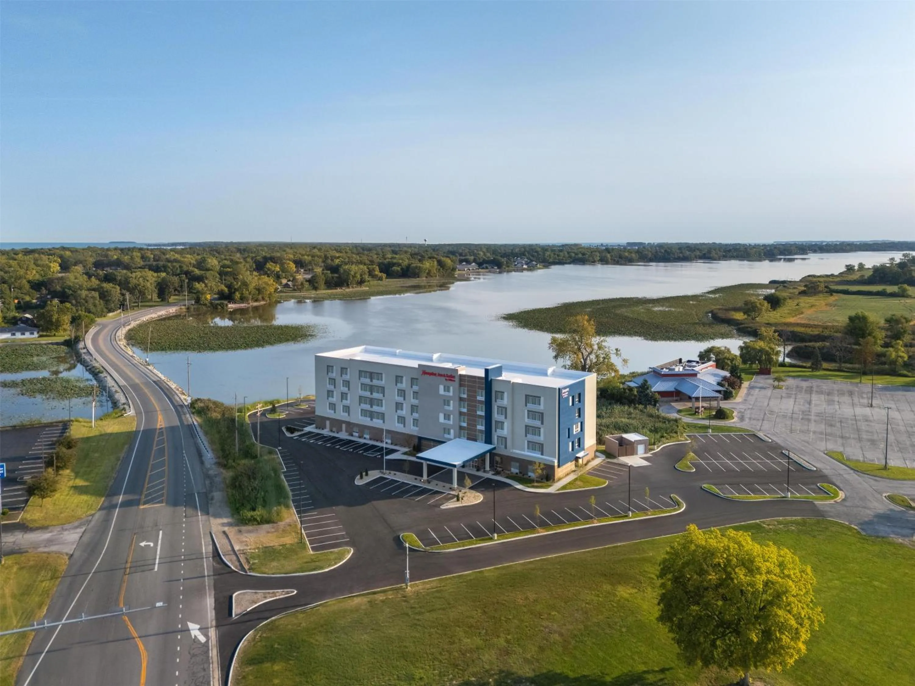 Property building in Hampton Inn & Suites By Hilton Port Clinton Catawba Island
