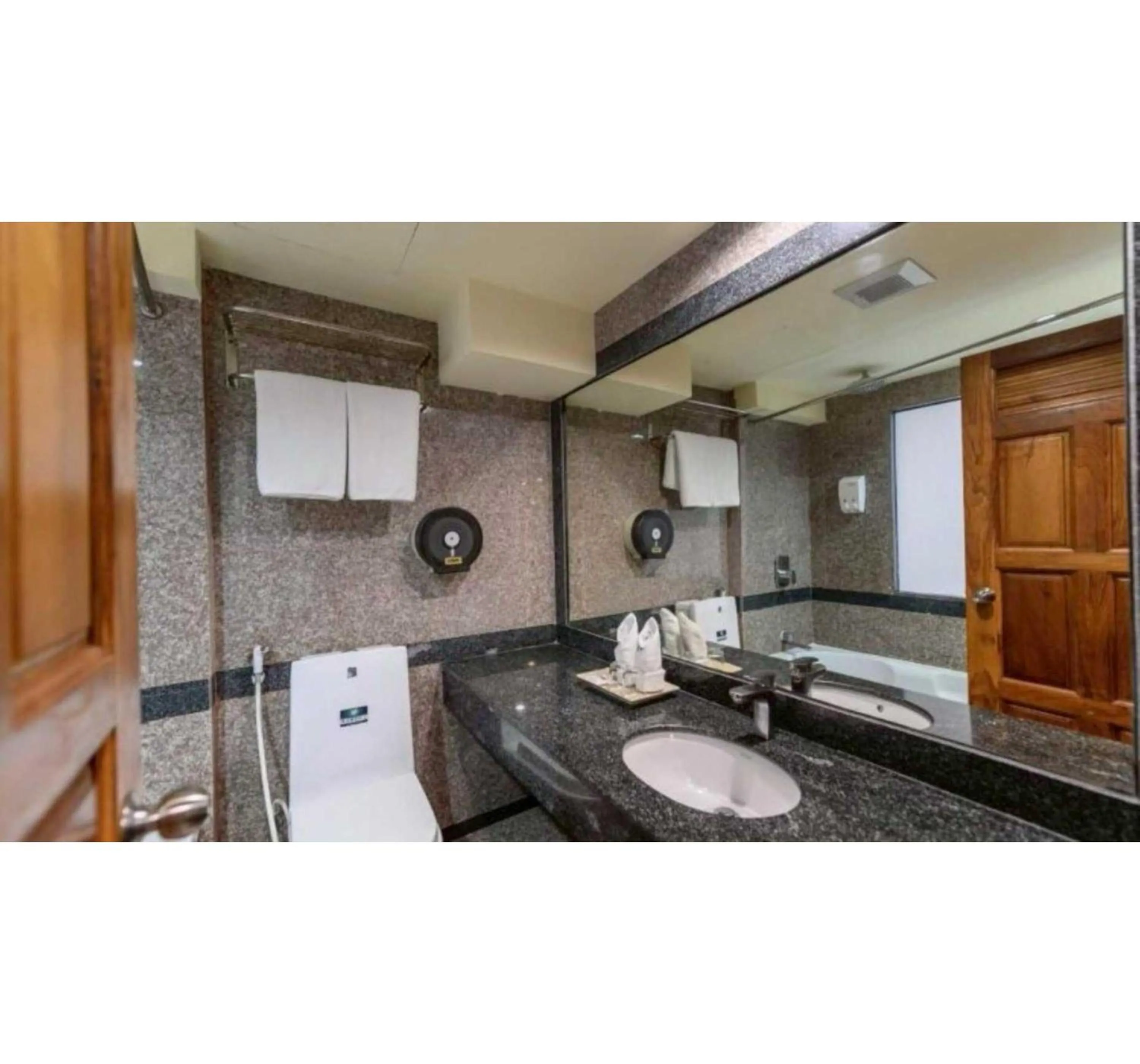 Bathroom in Palette Walking Street Pattaya