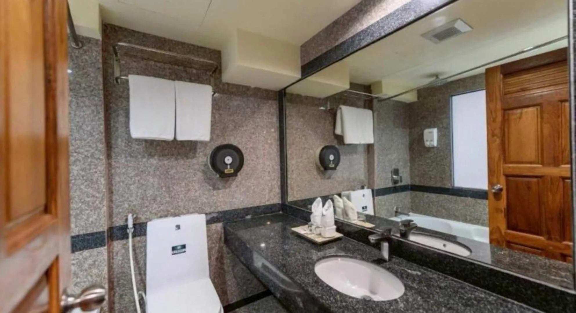 Bathroom in Palette Walking Street Pattaya