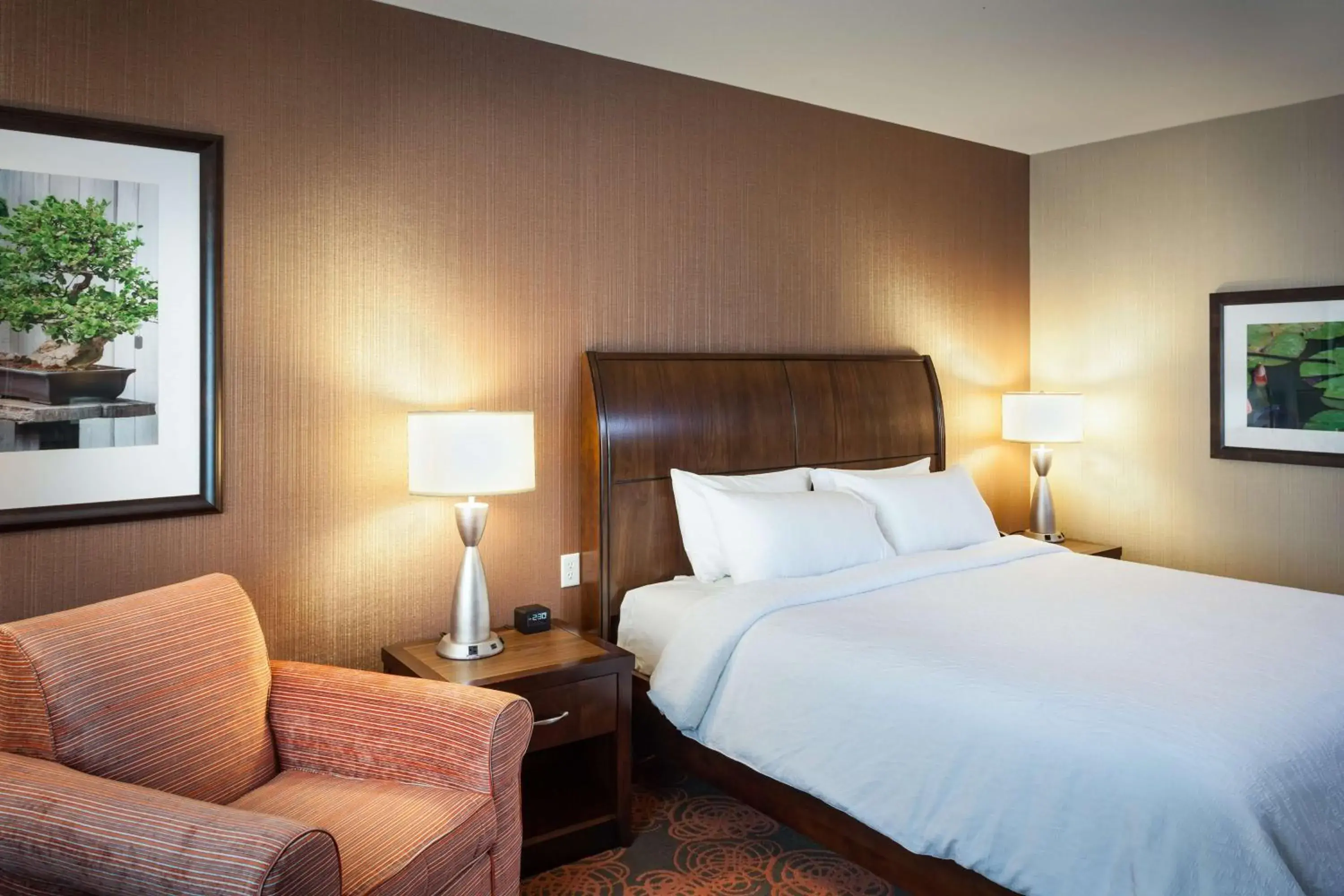 Living room, Bed in Hilton Garden Inn Seattle Downtown Living room, Bed in Hilton Garden Inn Seattle Downtown