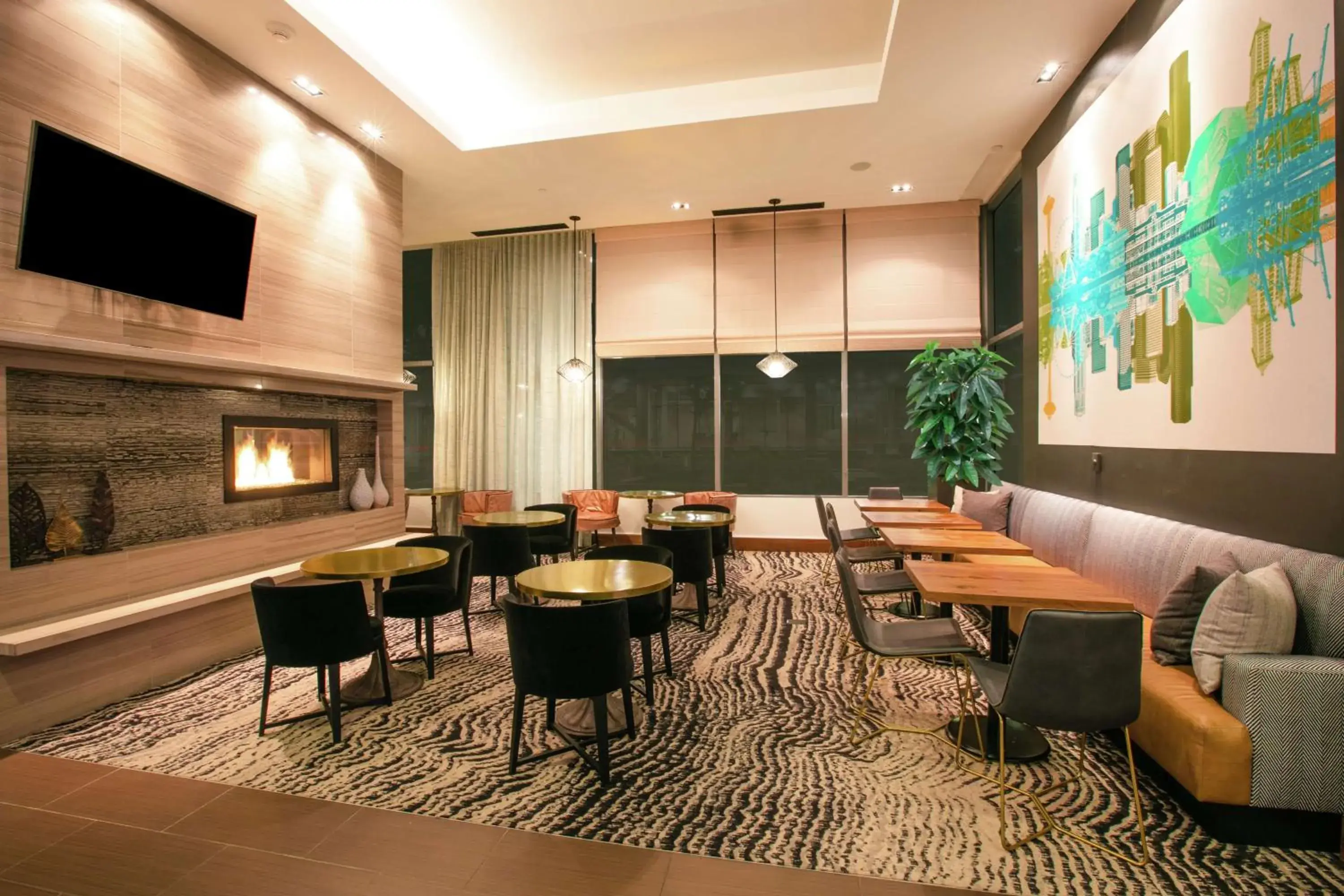 Lounge or bar in Hilton Garden Inn Seattle Downtown Lounge or bar in Hilton Garden Inn Seattle Downtown