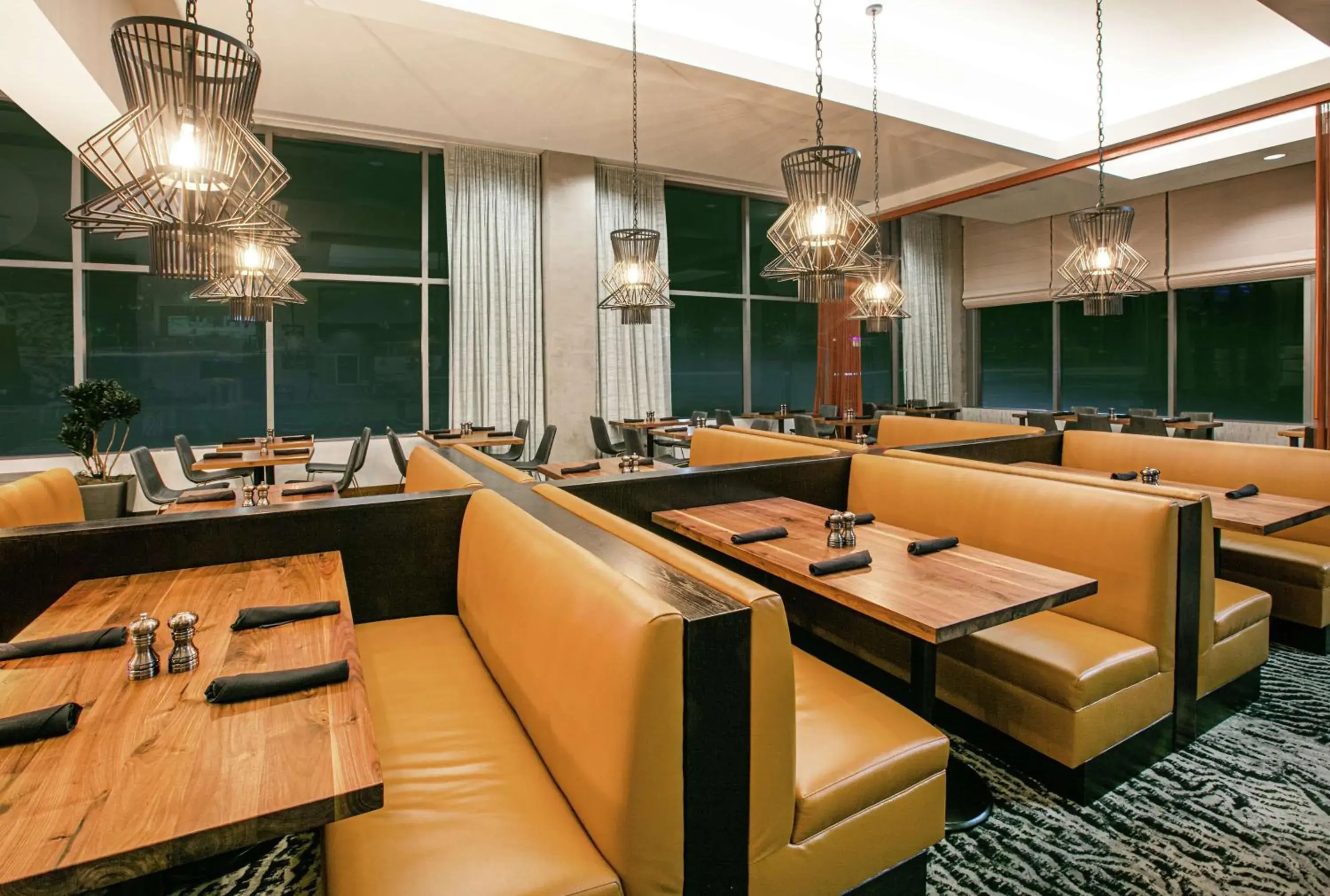 Lounge or bar in Hilton Garden Inn Seattle Downtown Lounge or bar in Hilton Garden Inn Seattle Downtown