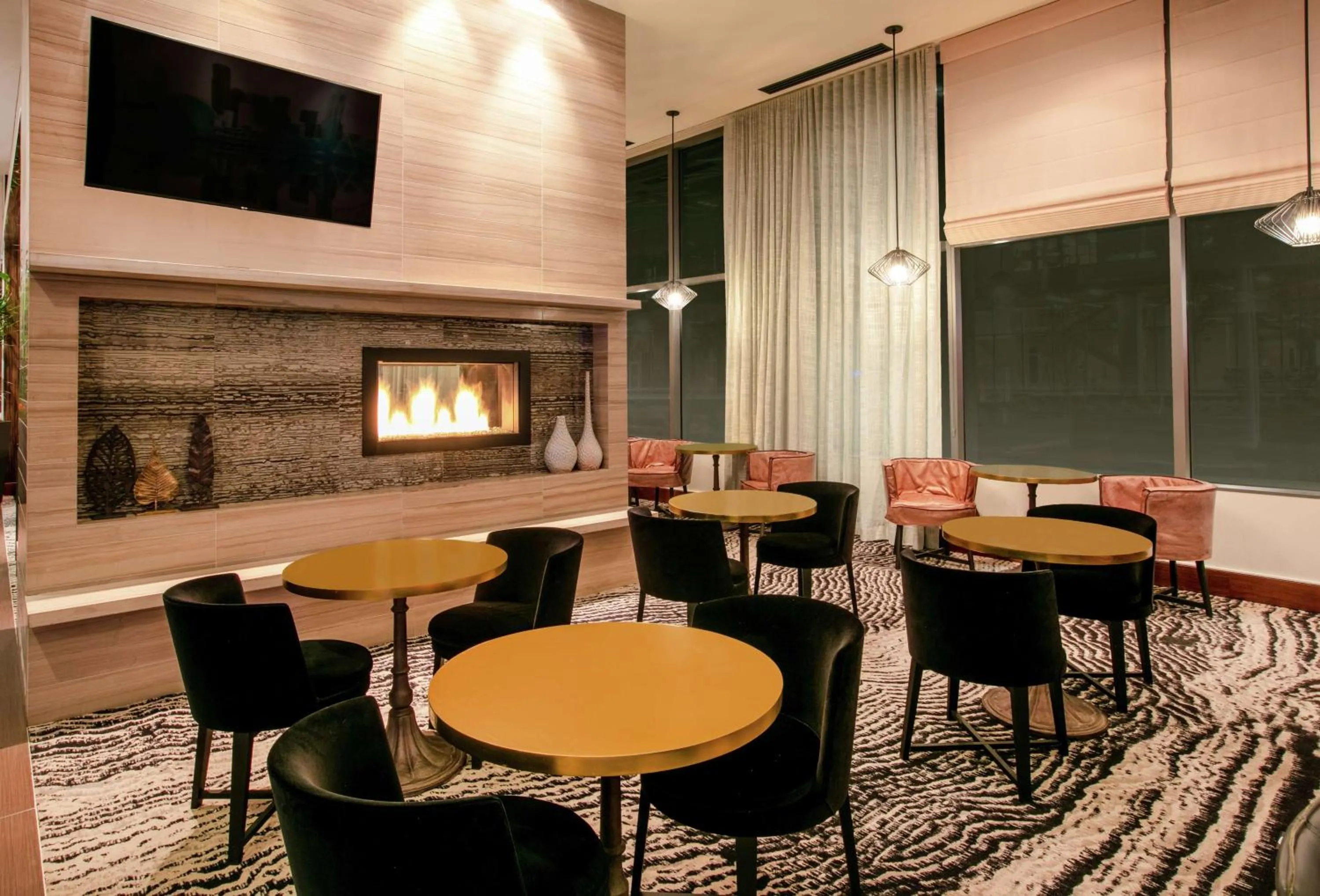 Lounge or bar in Hilton Garden Inn Seattle Downtown