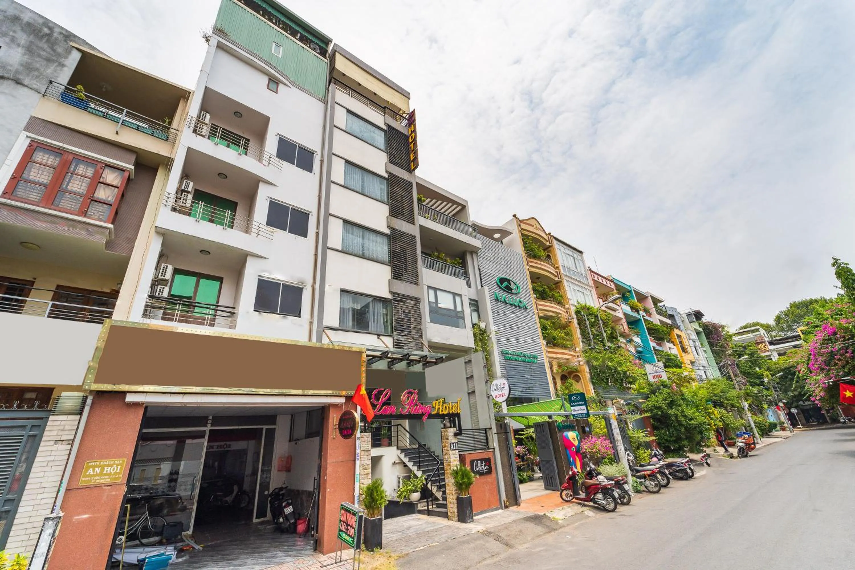 Property building in Dancenter Near Hanh Hospital Formerly Lan Rung
