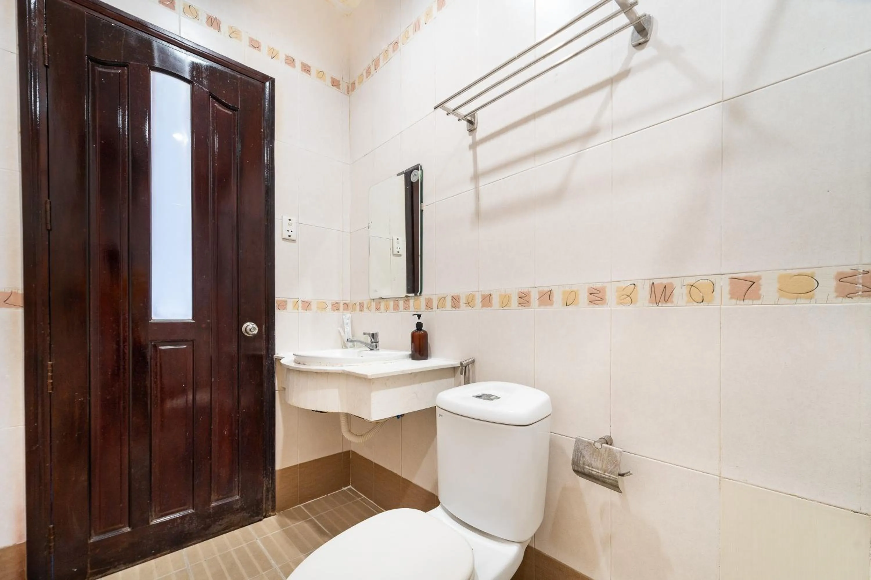 Bathroom in Dancenter Near Hanh Hospital Formerly Lan Rung