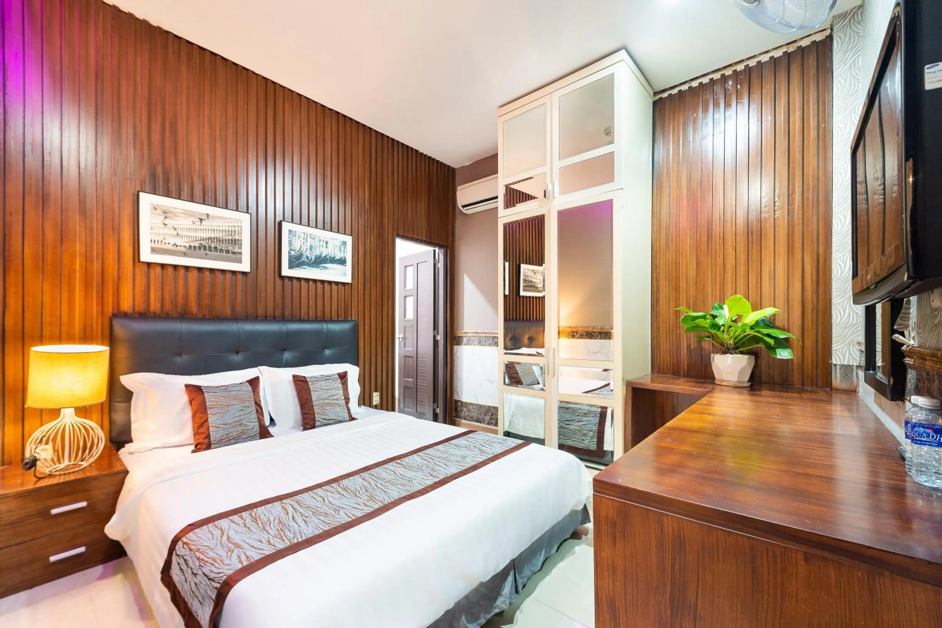 Bedroom, Bed in Dancenter Near Hanh Hospital Formerly Lan Rung