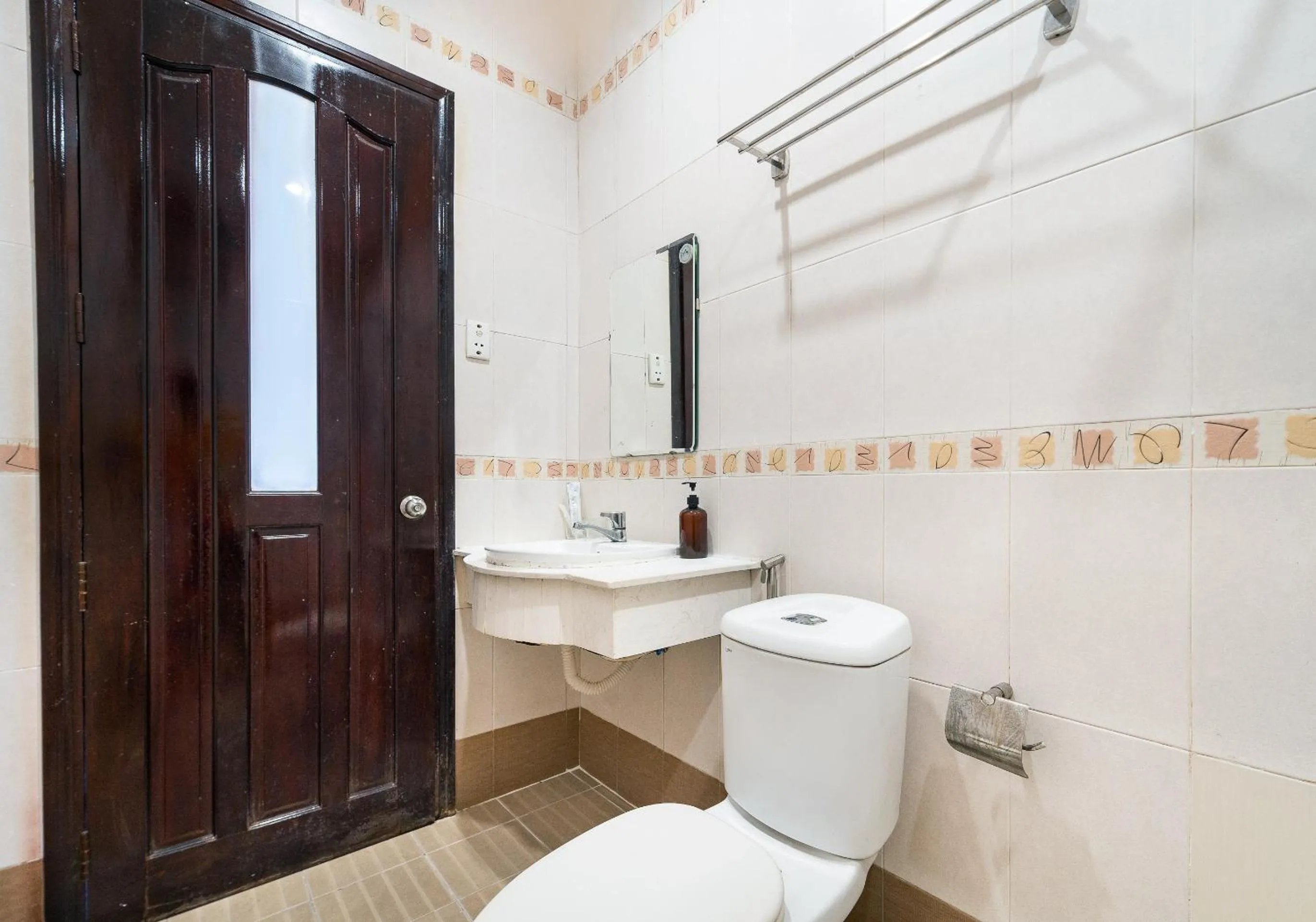 Bathroom in Dancenter Near Hanh Hospital Formerly Lan Rung