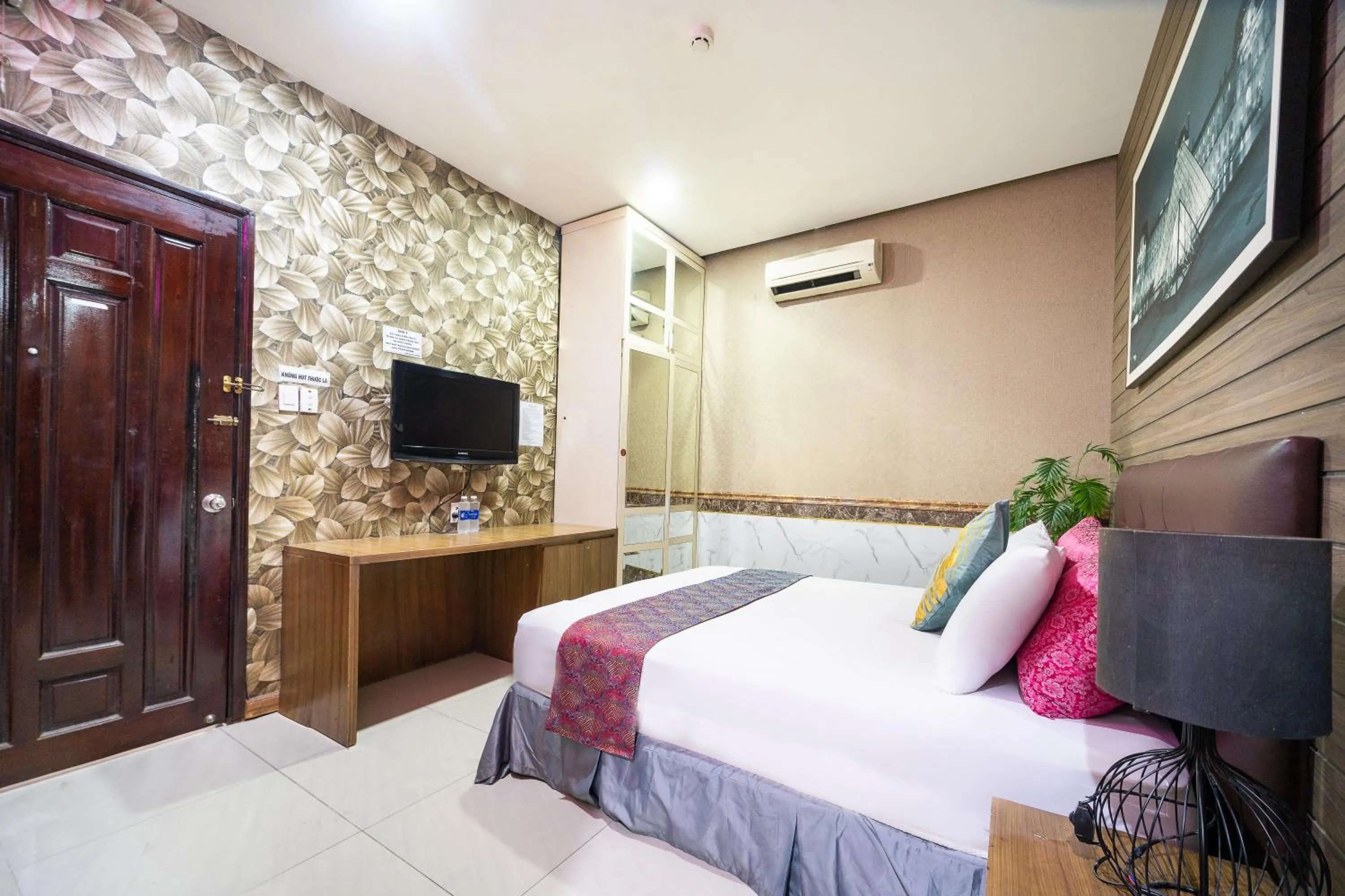 Bedroom, Bed in Dancenter Near Hanh Hospital Formerly Lan Rung