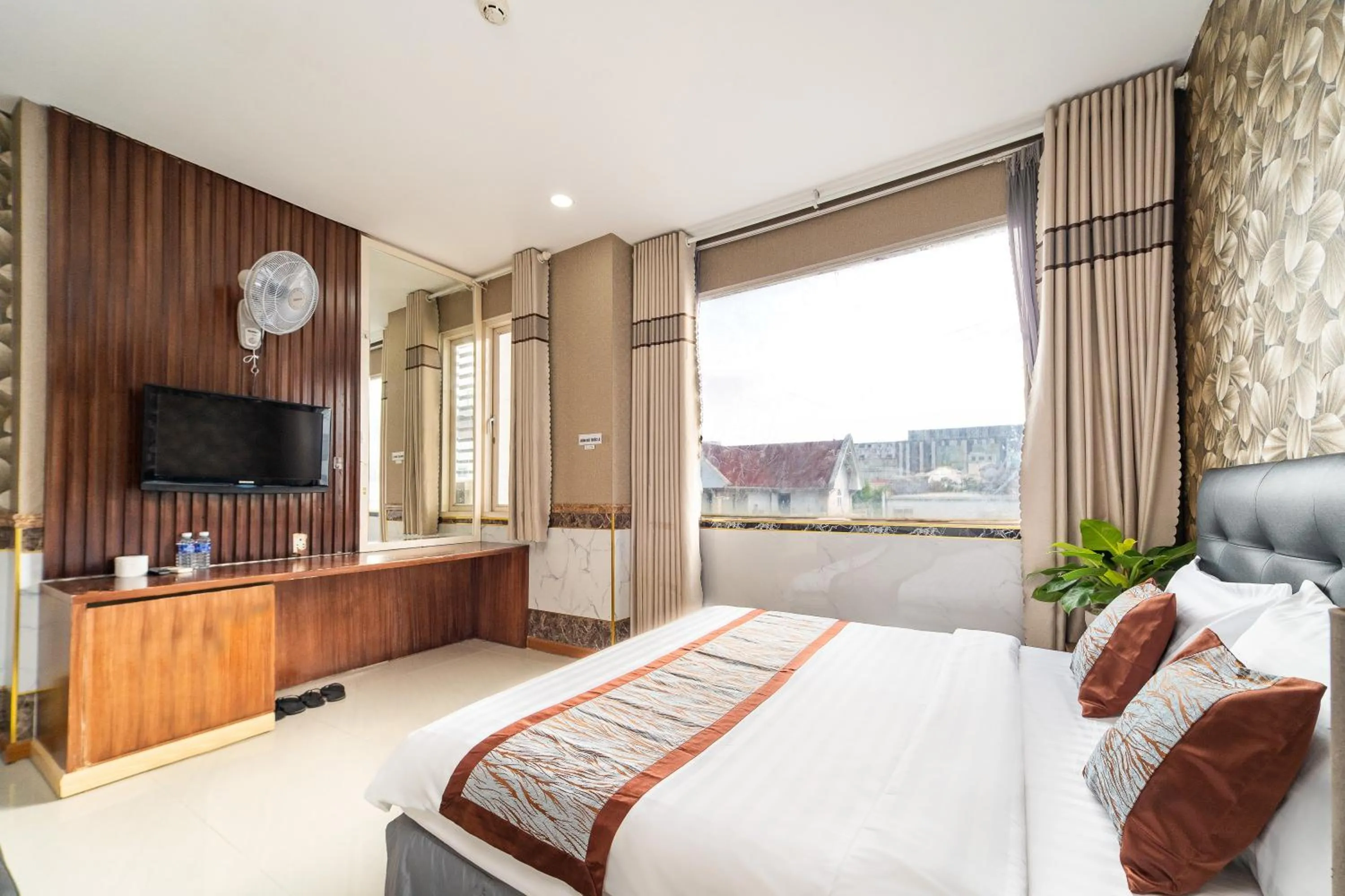 Bedroom, Bed in Dancenter Near Hanh Hospital Formerly Lan Rung