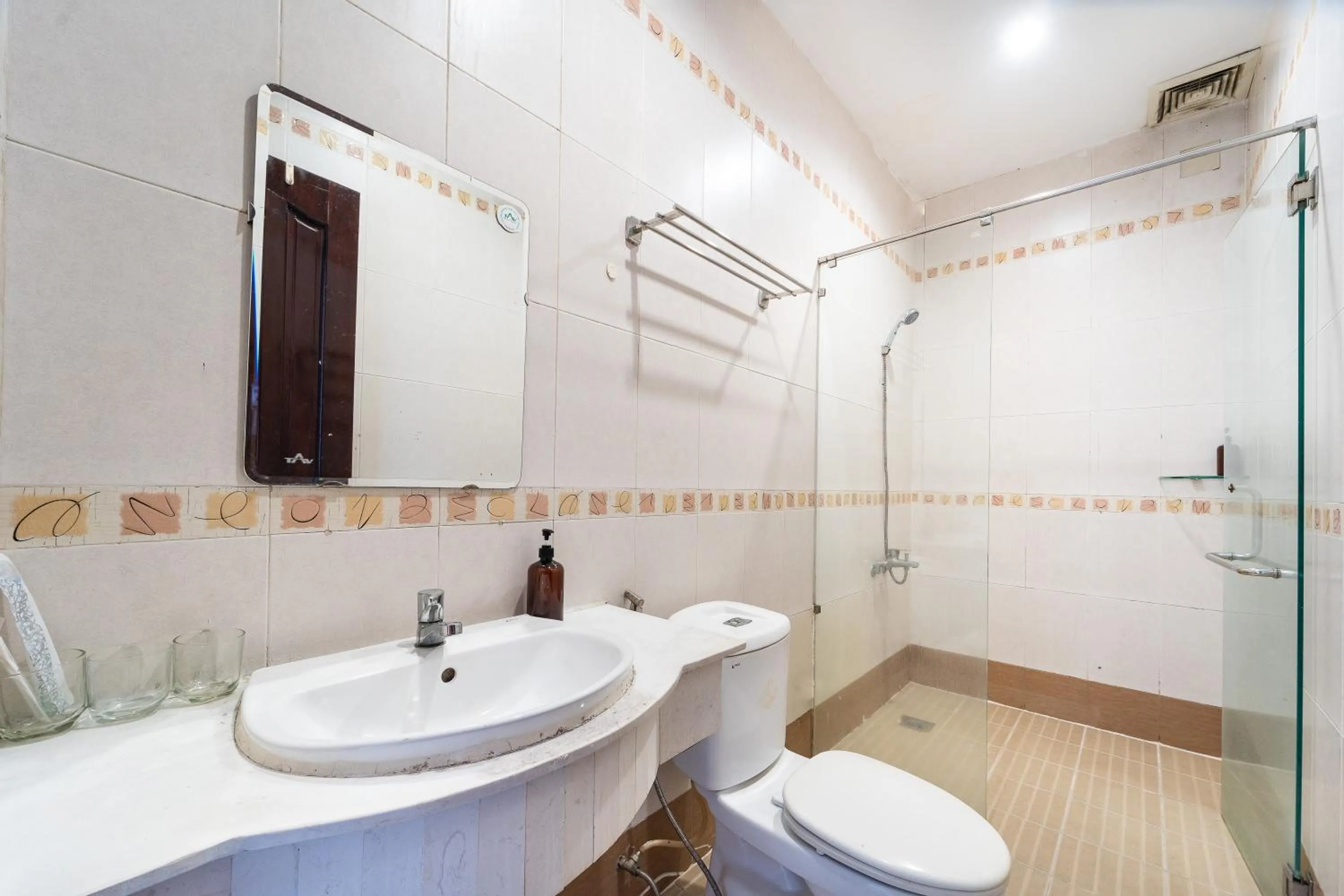 Bathroom in Dancenter Near Hanh Hospital Formerly Lan Rung